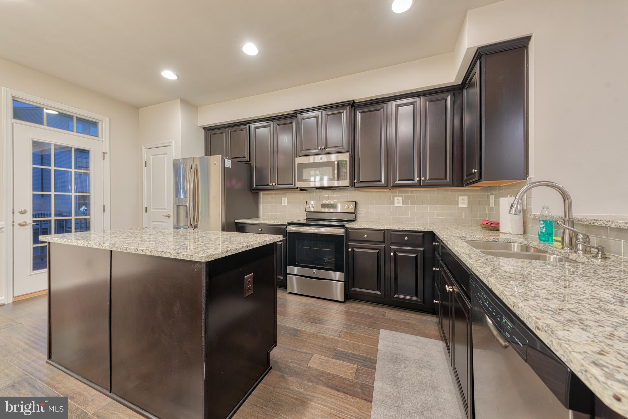 OLDHAM CROSSING - Residential Lease