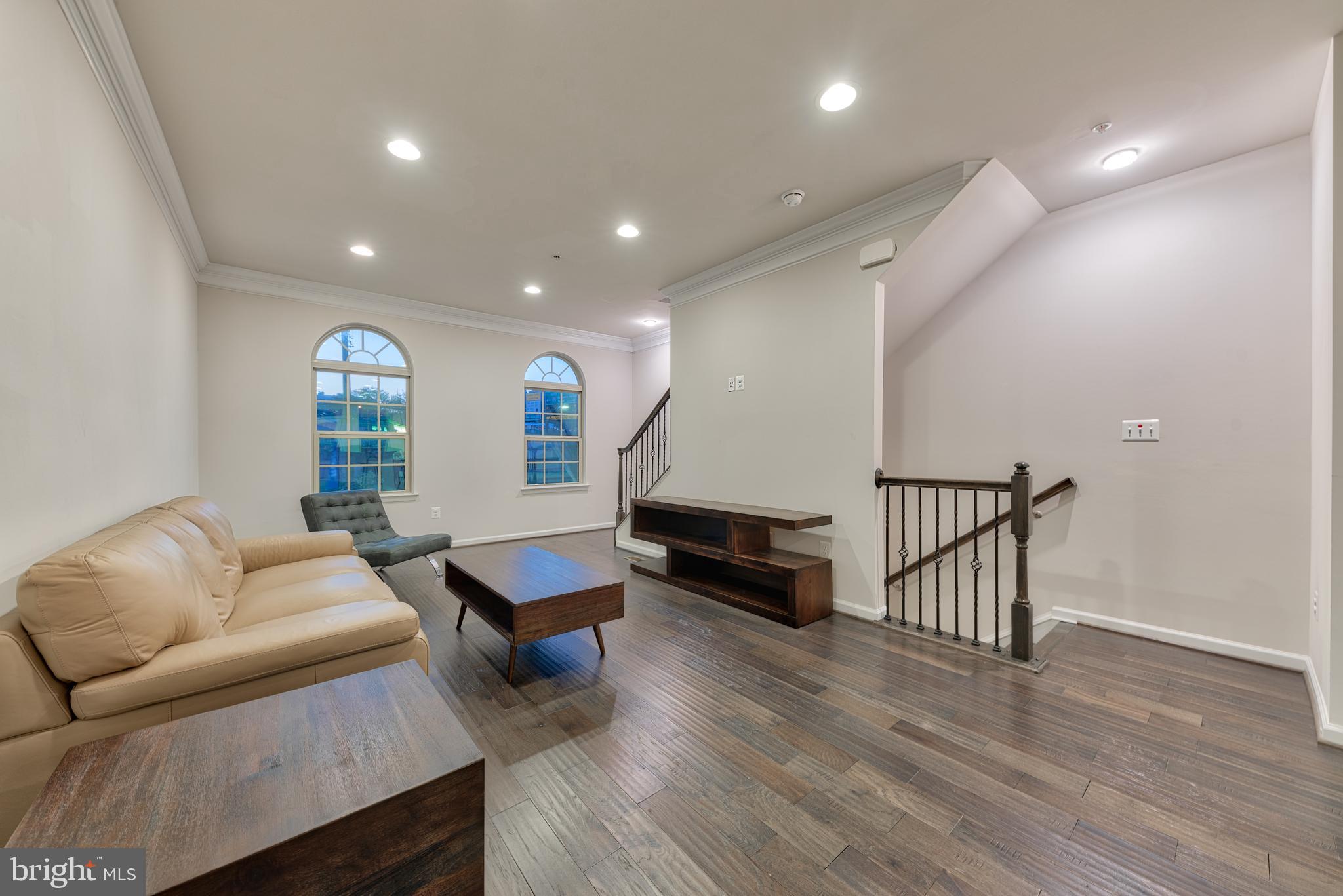 OLDHAM CROSSING - Residential Lease