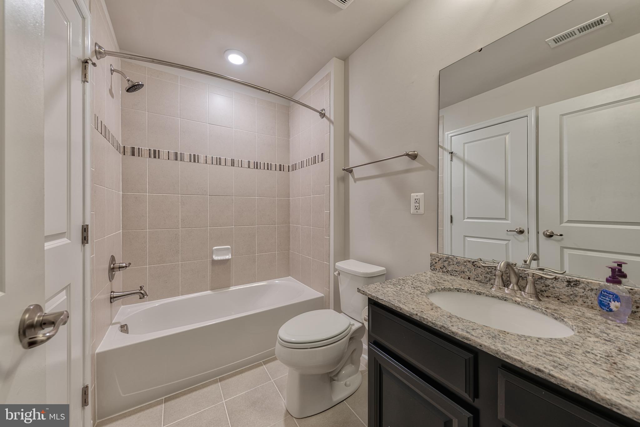 OLDHAM CROSSING - Residential Lease