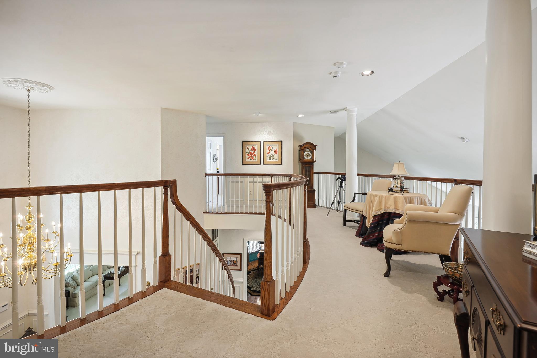 ENGLISH OAKS - Residential