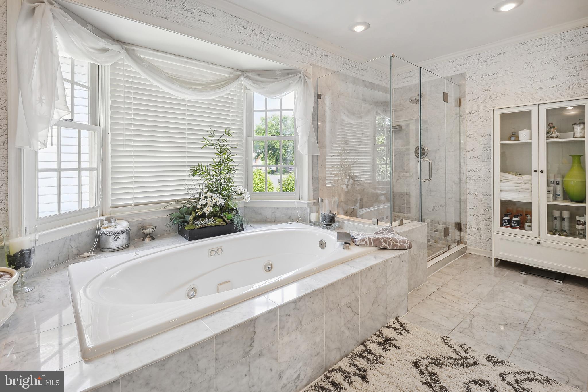 ENGLISH OAKS - Residential