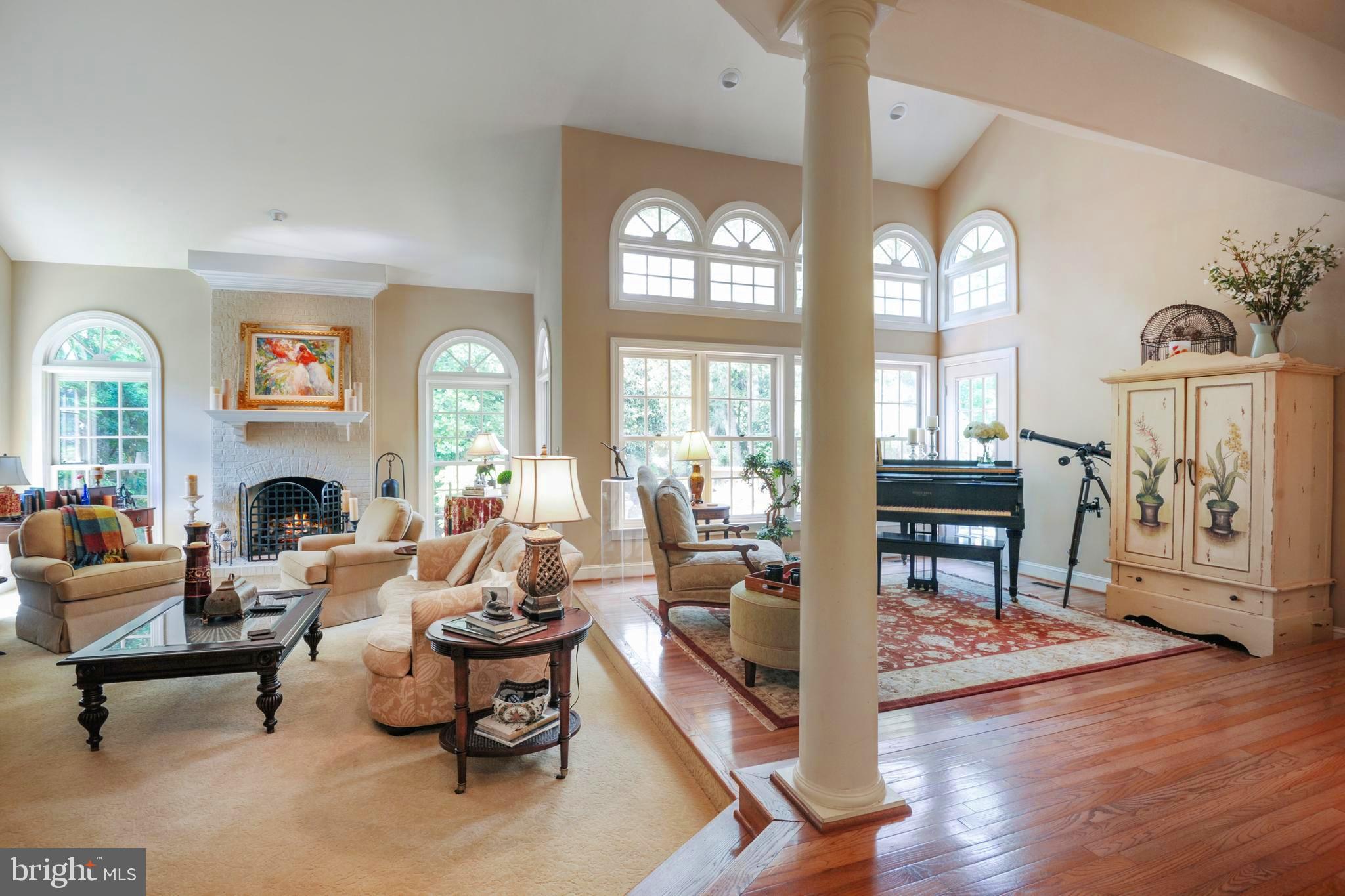 ENGLISH OAKS - Residential