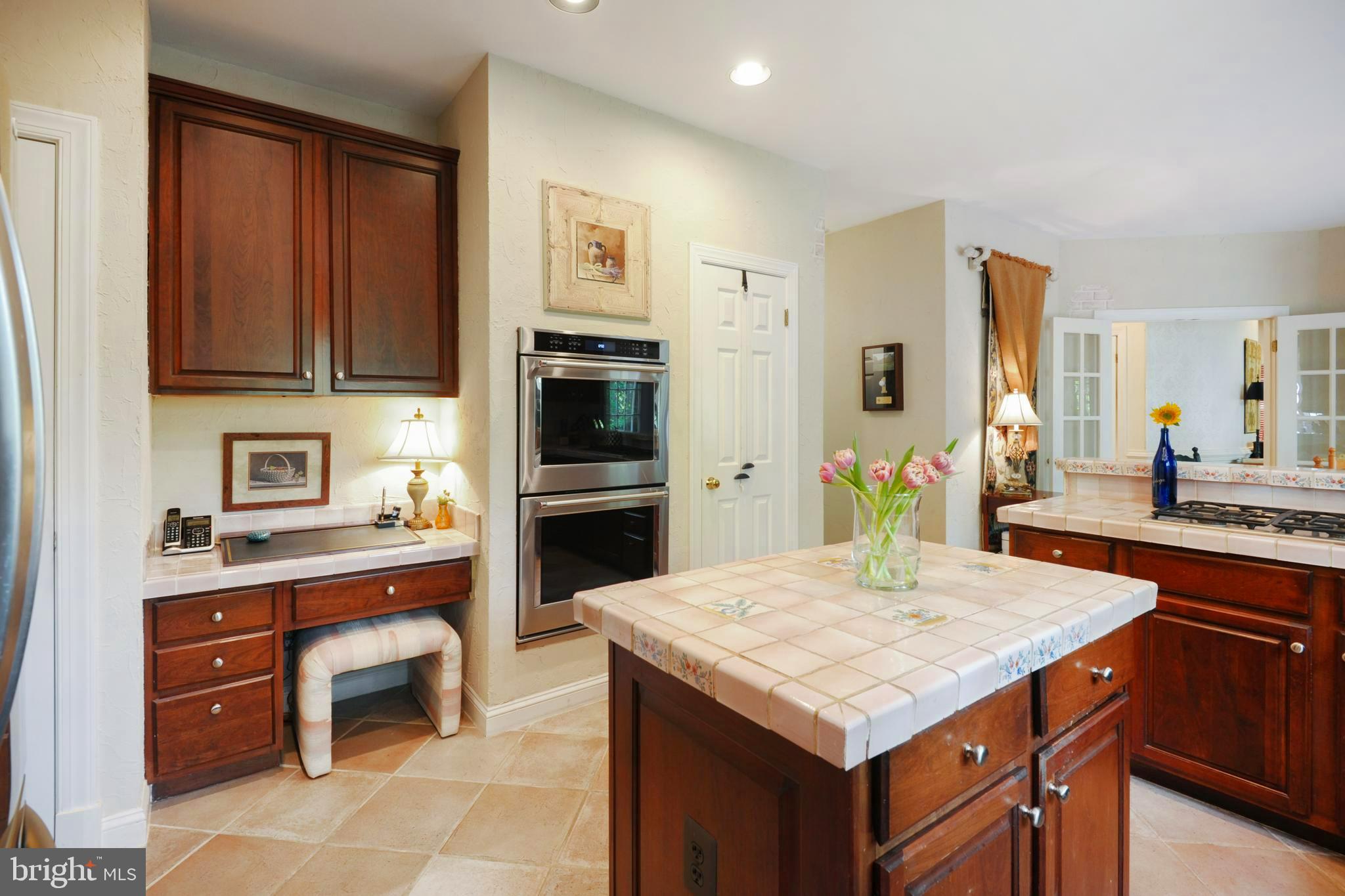 ENGLISH OAKS - Residential