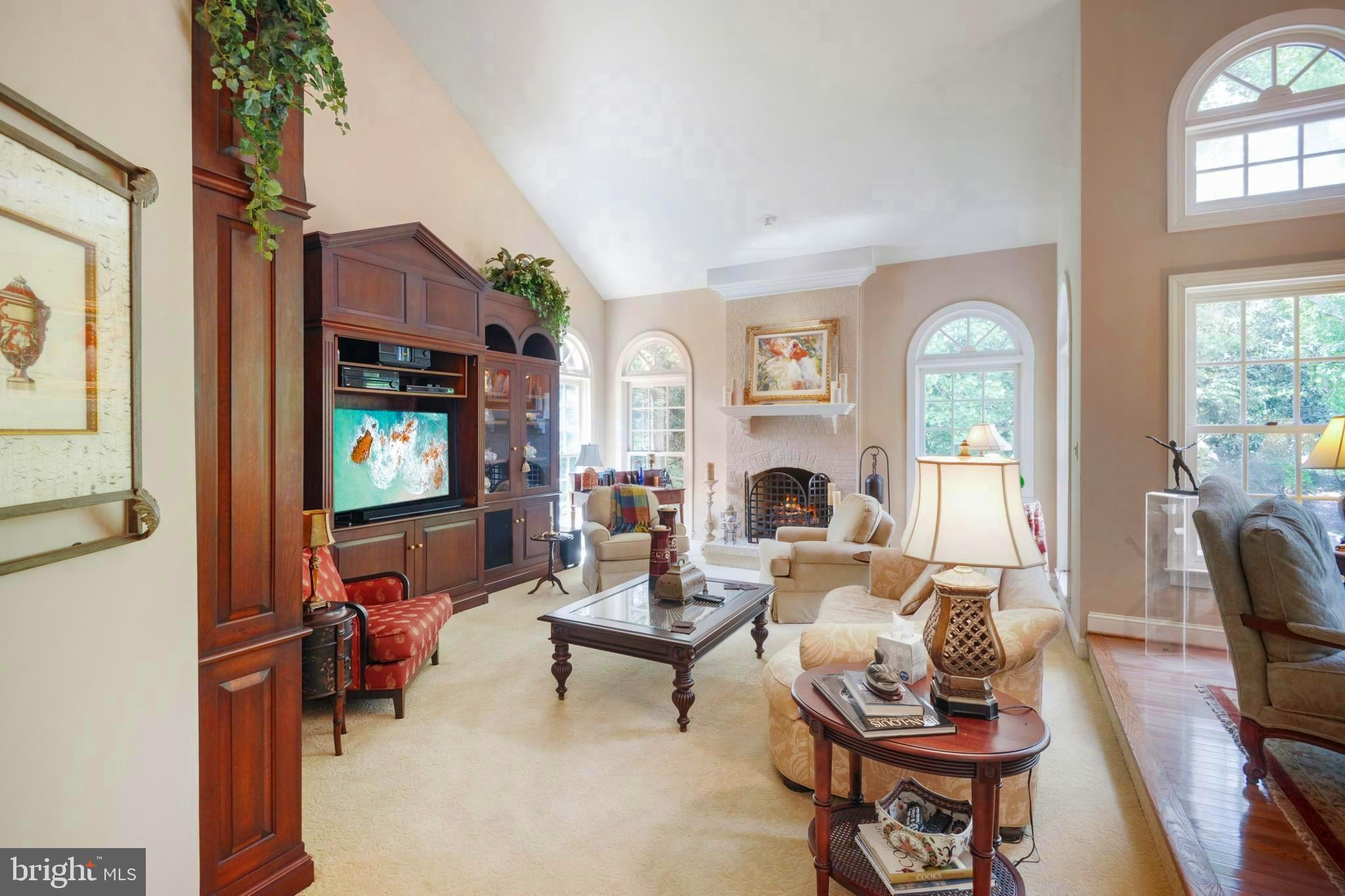 ENGLISH OAKS - Residential