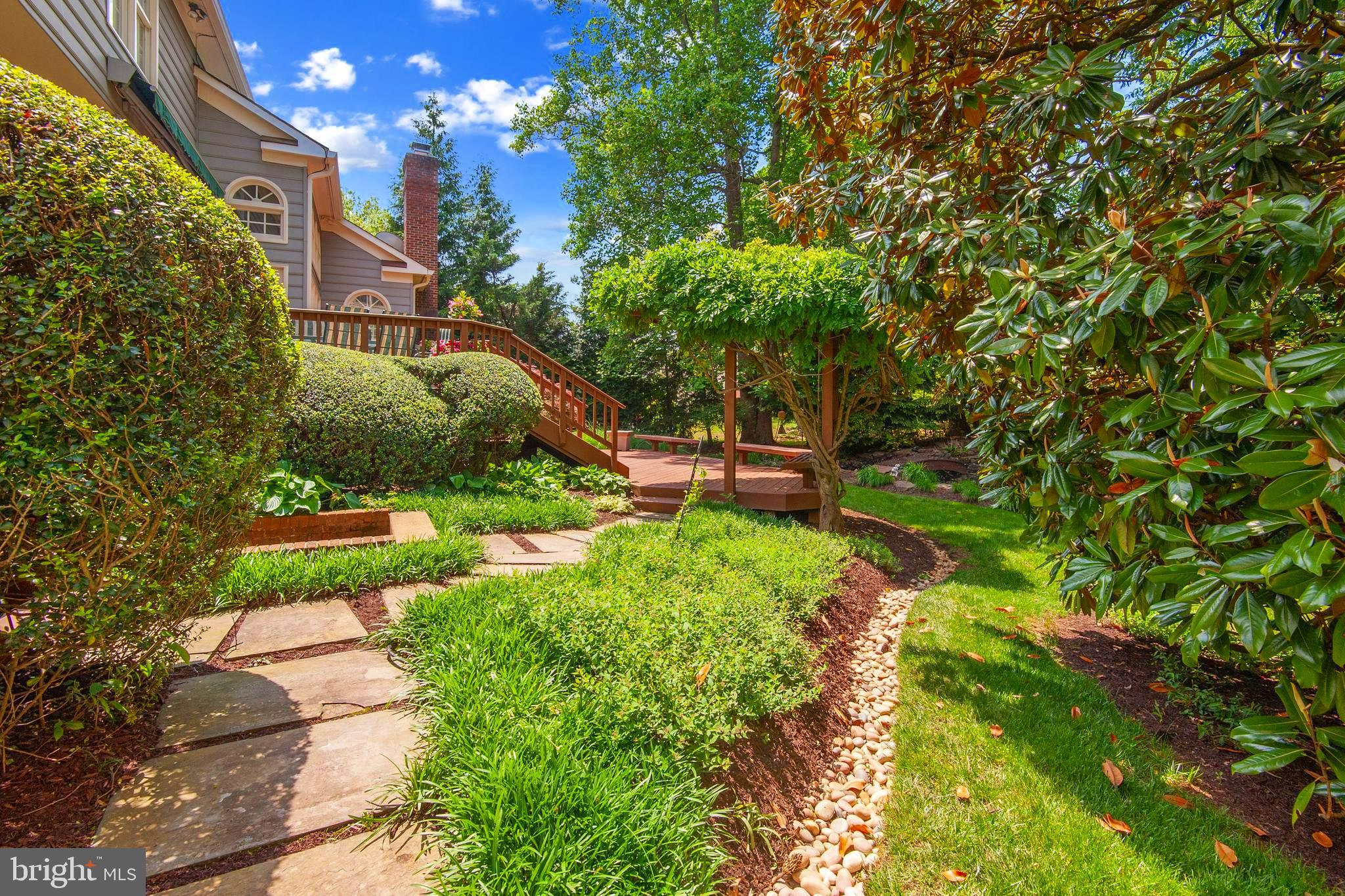 ENGLISH OAKS - Residential