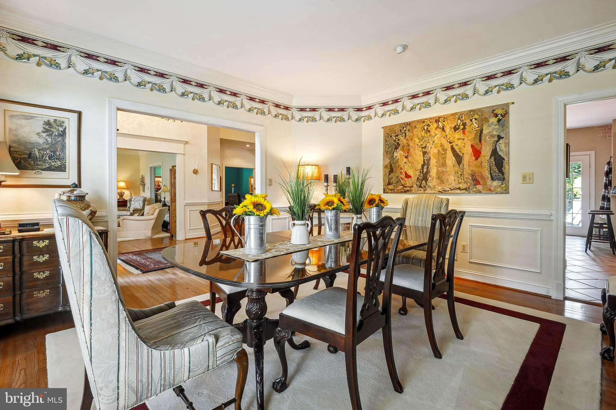 ENGLISH OAKS - Residential