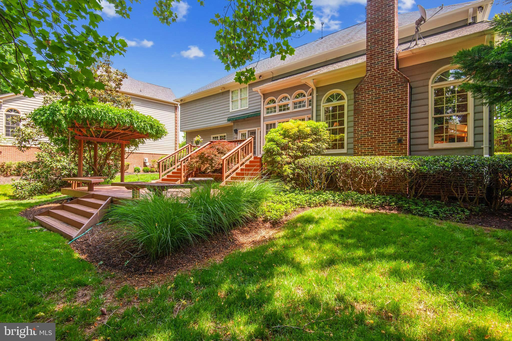 ENGLISH OAKS - Residential