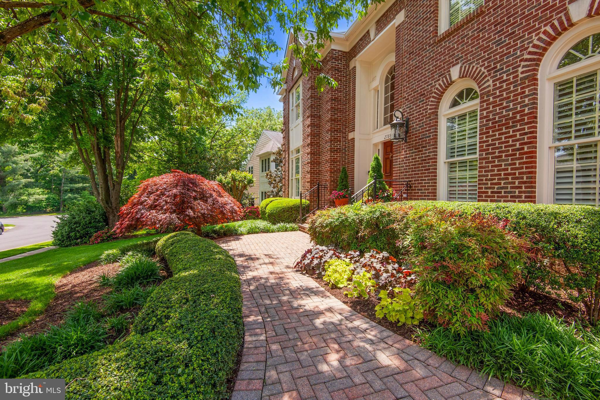 ENGLISH OAKS - Residential