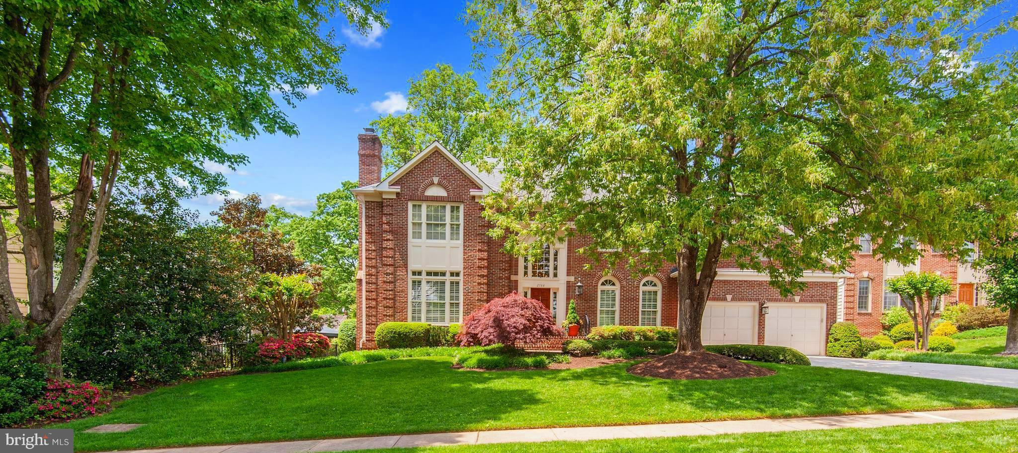 ENGLISH OAKS - Residential