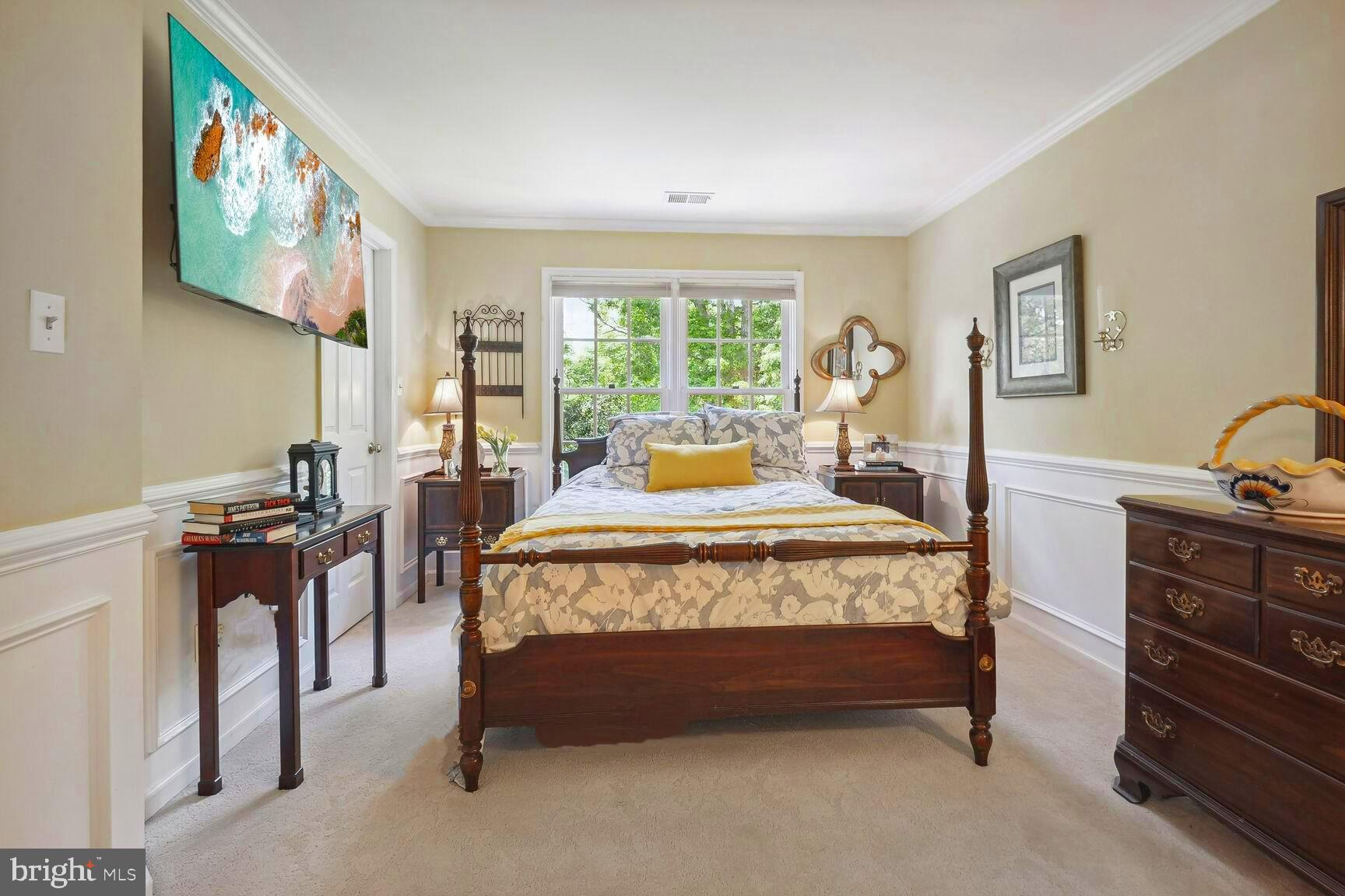 ENGLISH OAKS - Residential