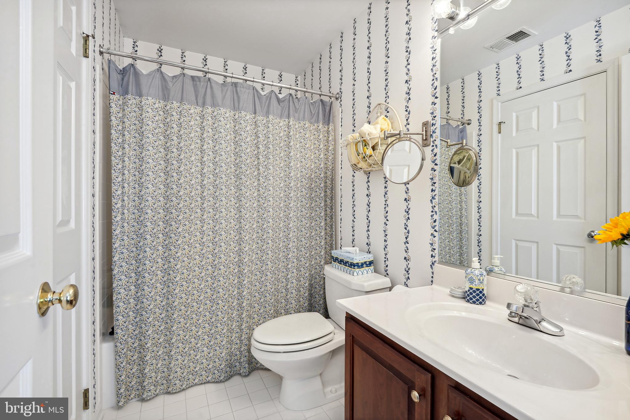 ENGLISH OAKS - Residential