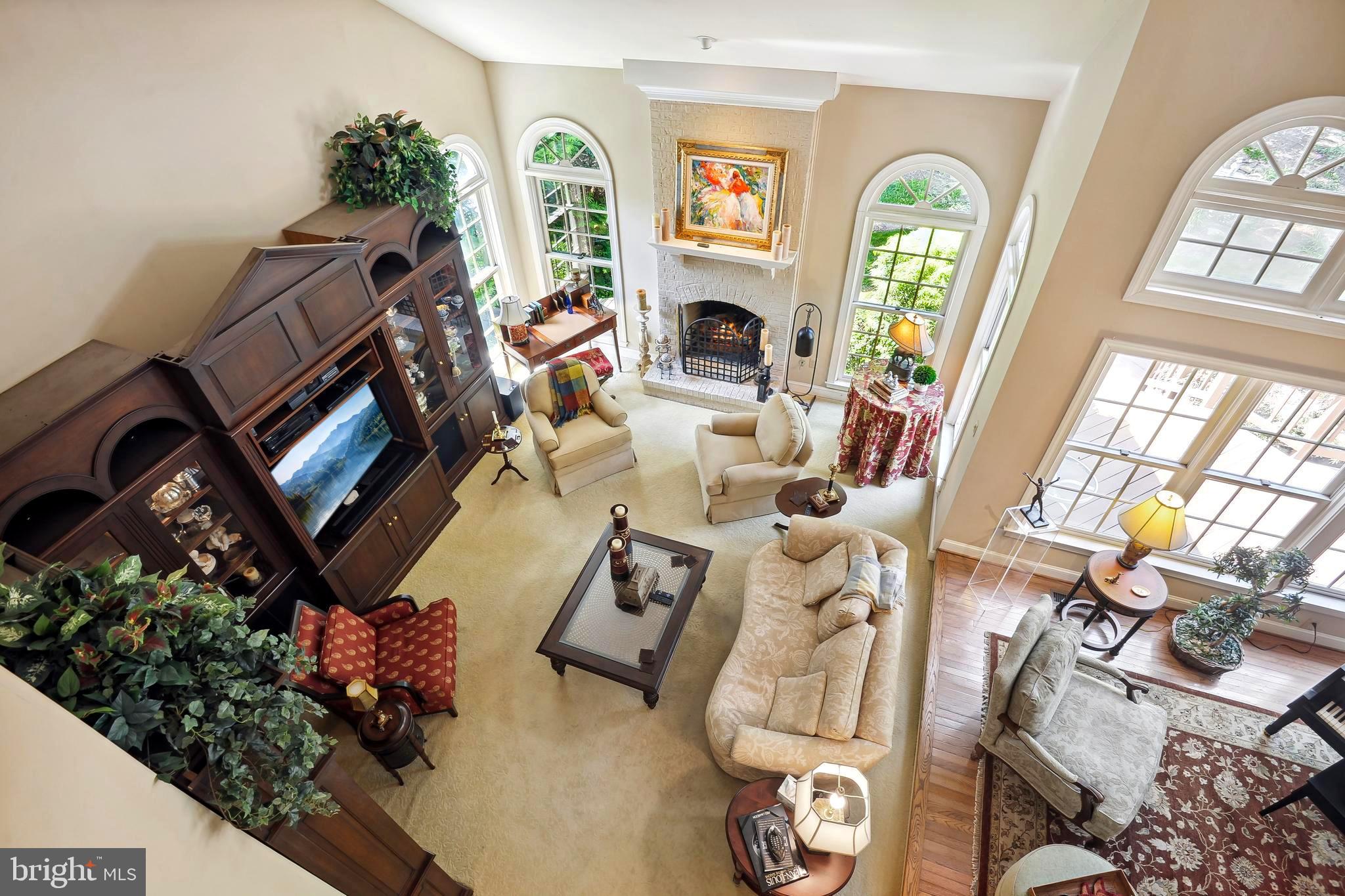 ENGLISH OAKS - Residential