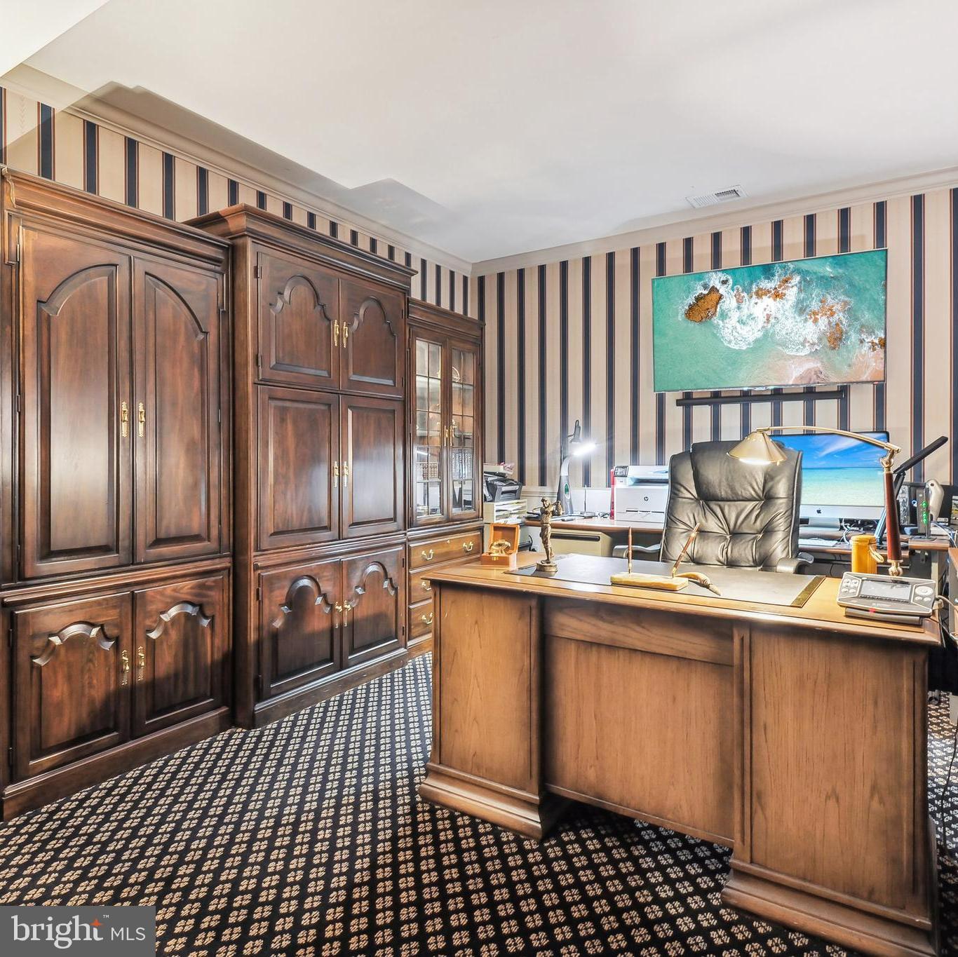 ENGLISH OAKS - Residential