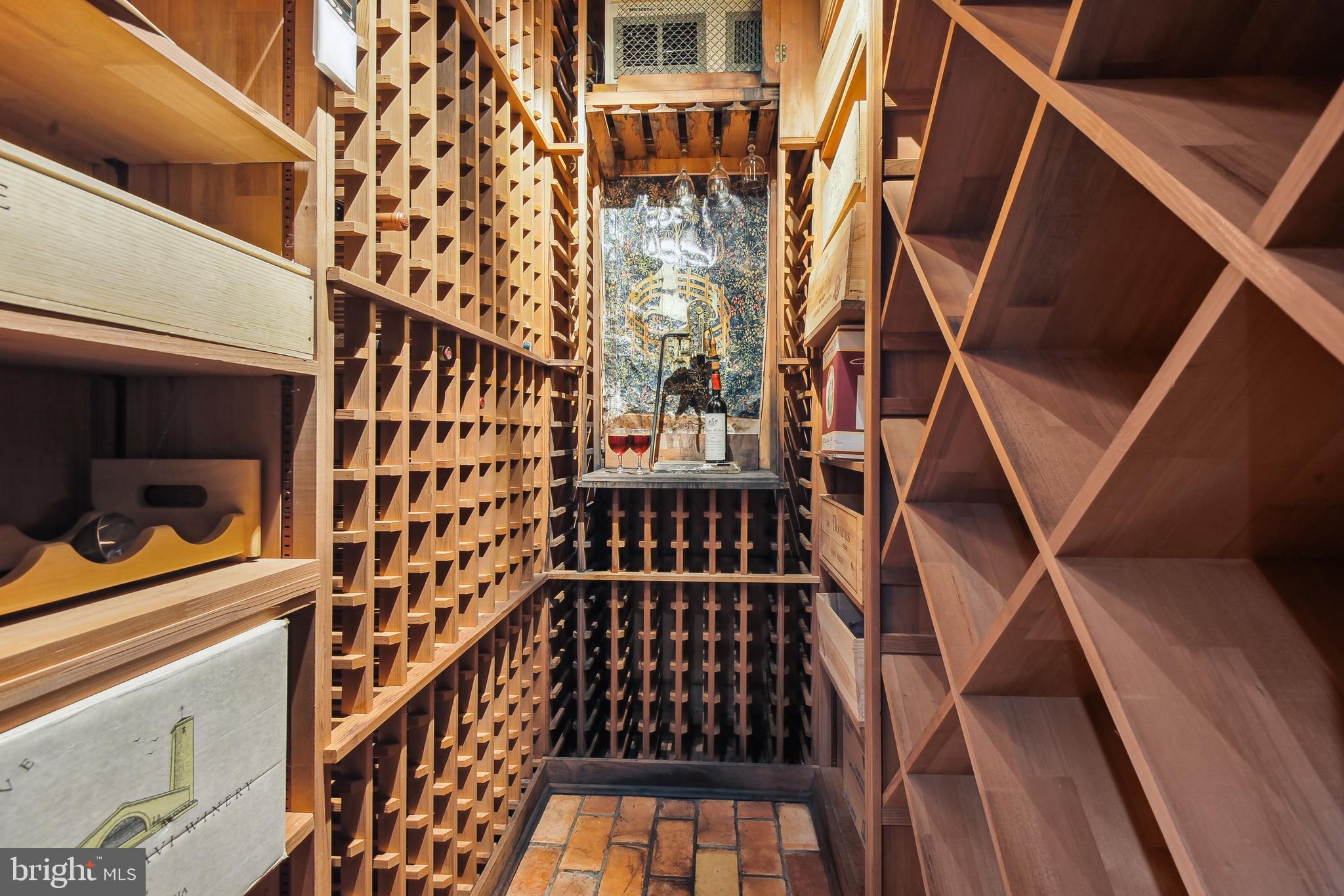 ENGLISH OAKS - Residential