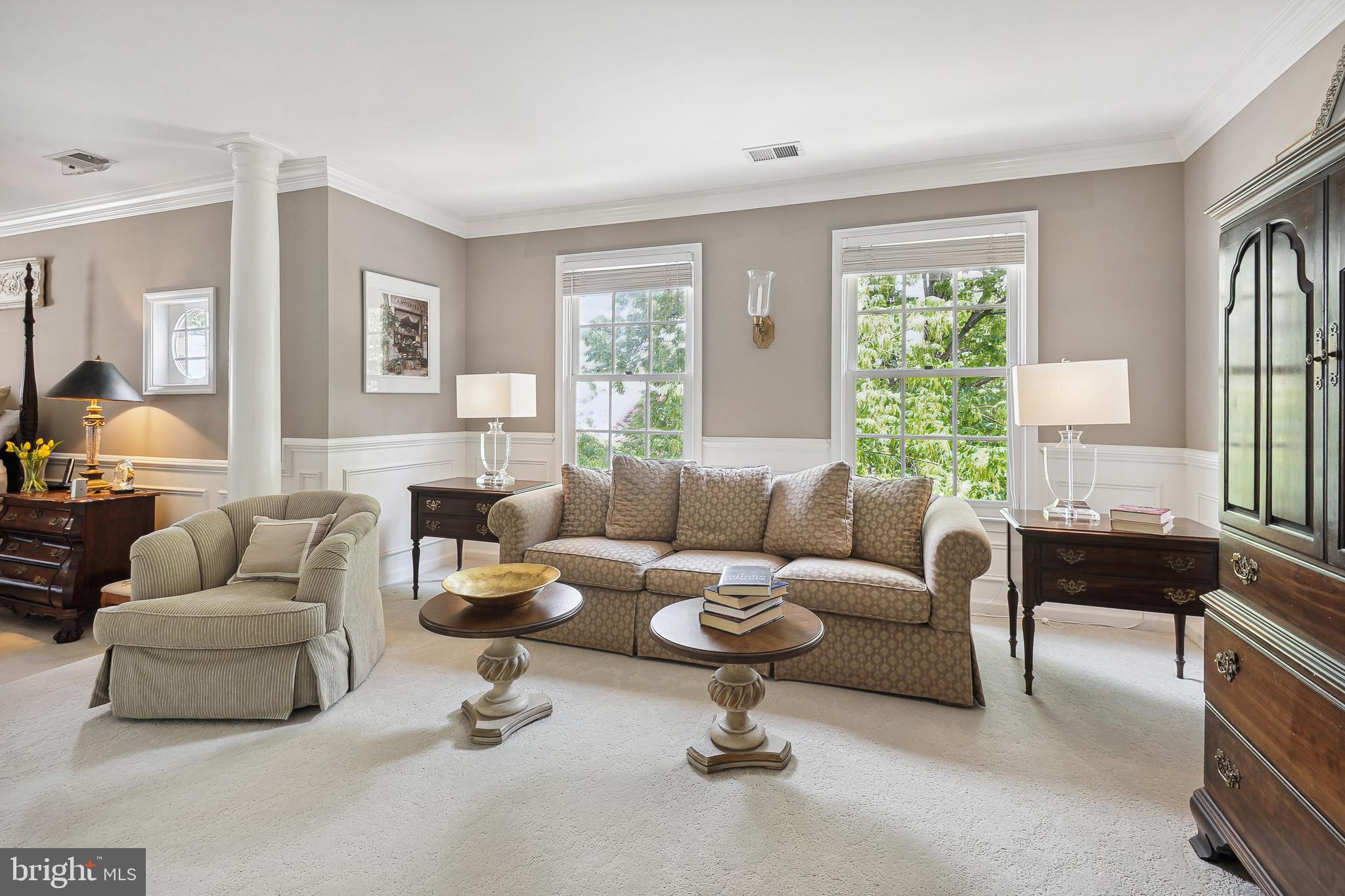 ENGLISH OAKS - Residential