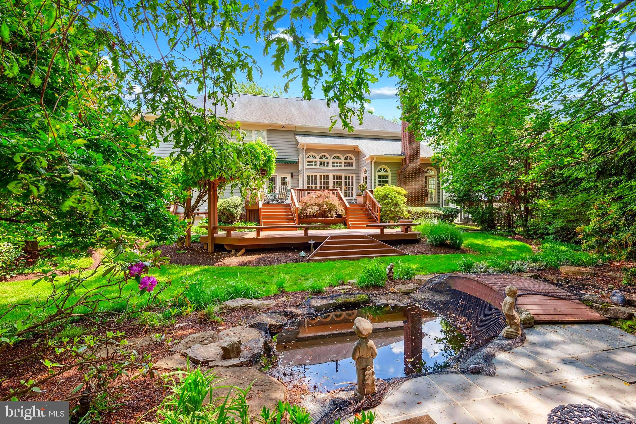 ENGLISH OAKS - Residential