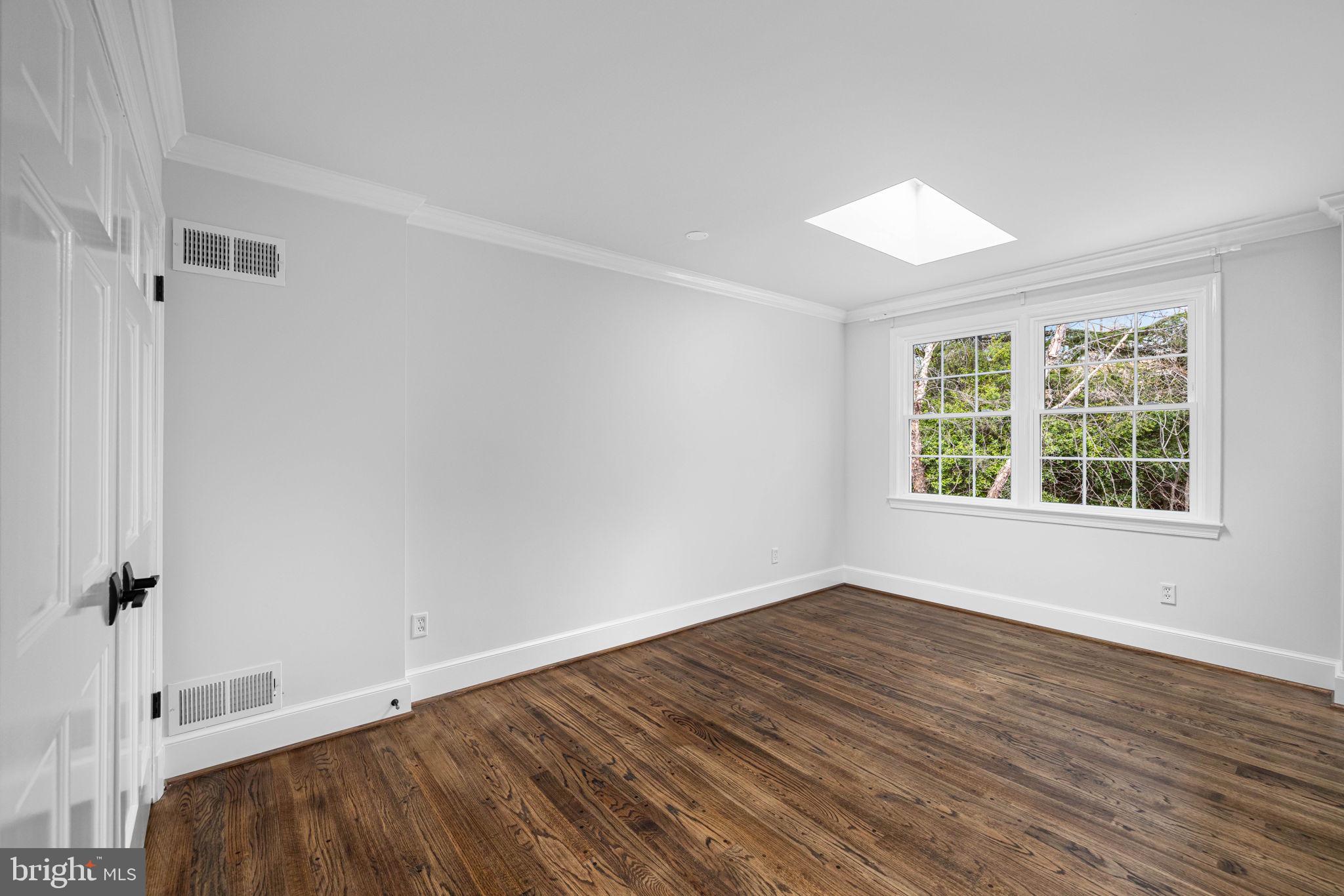 FOREST HILLS - Residential