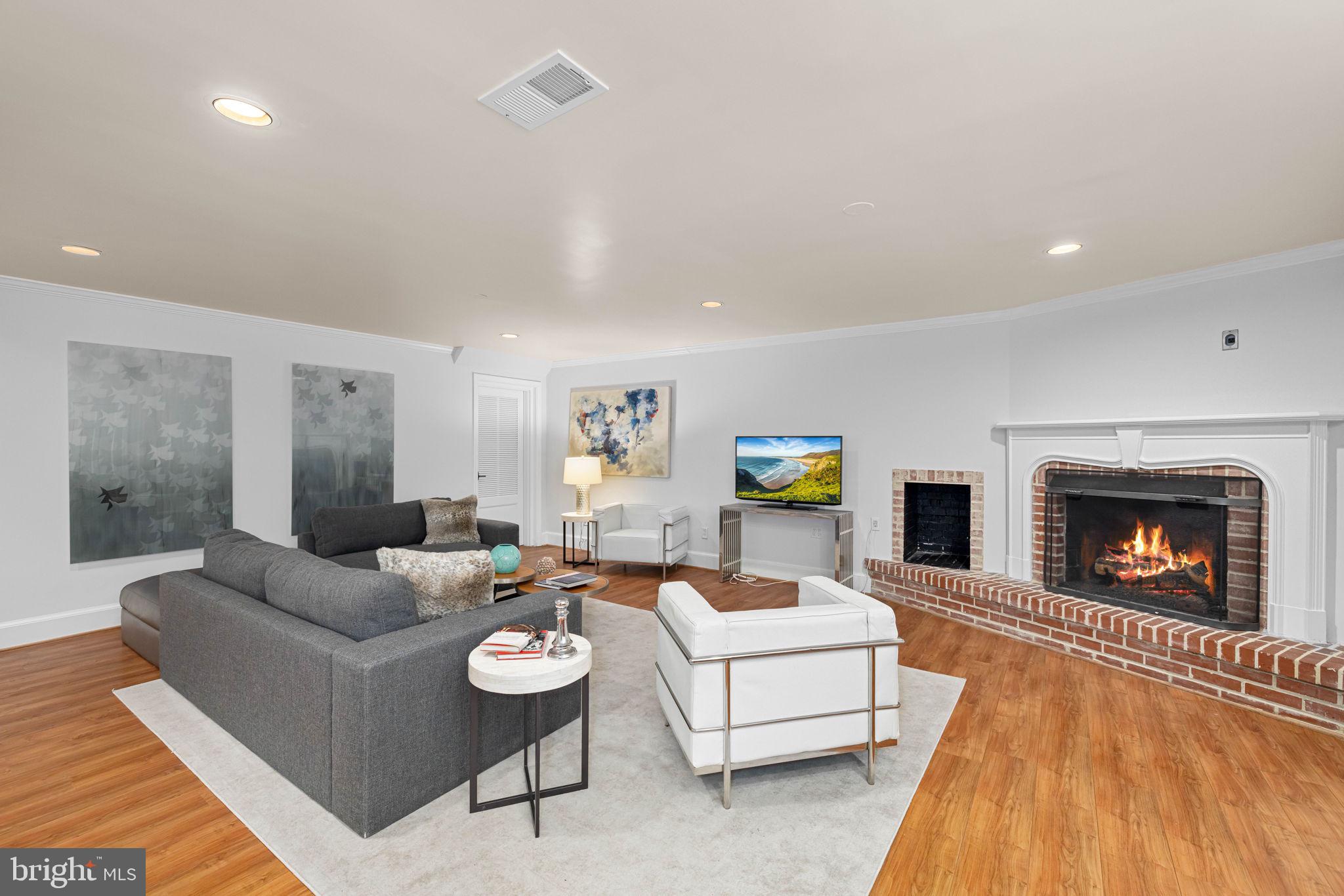 FOREST HILLS - Residential
