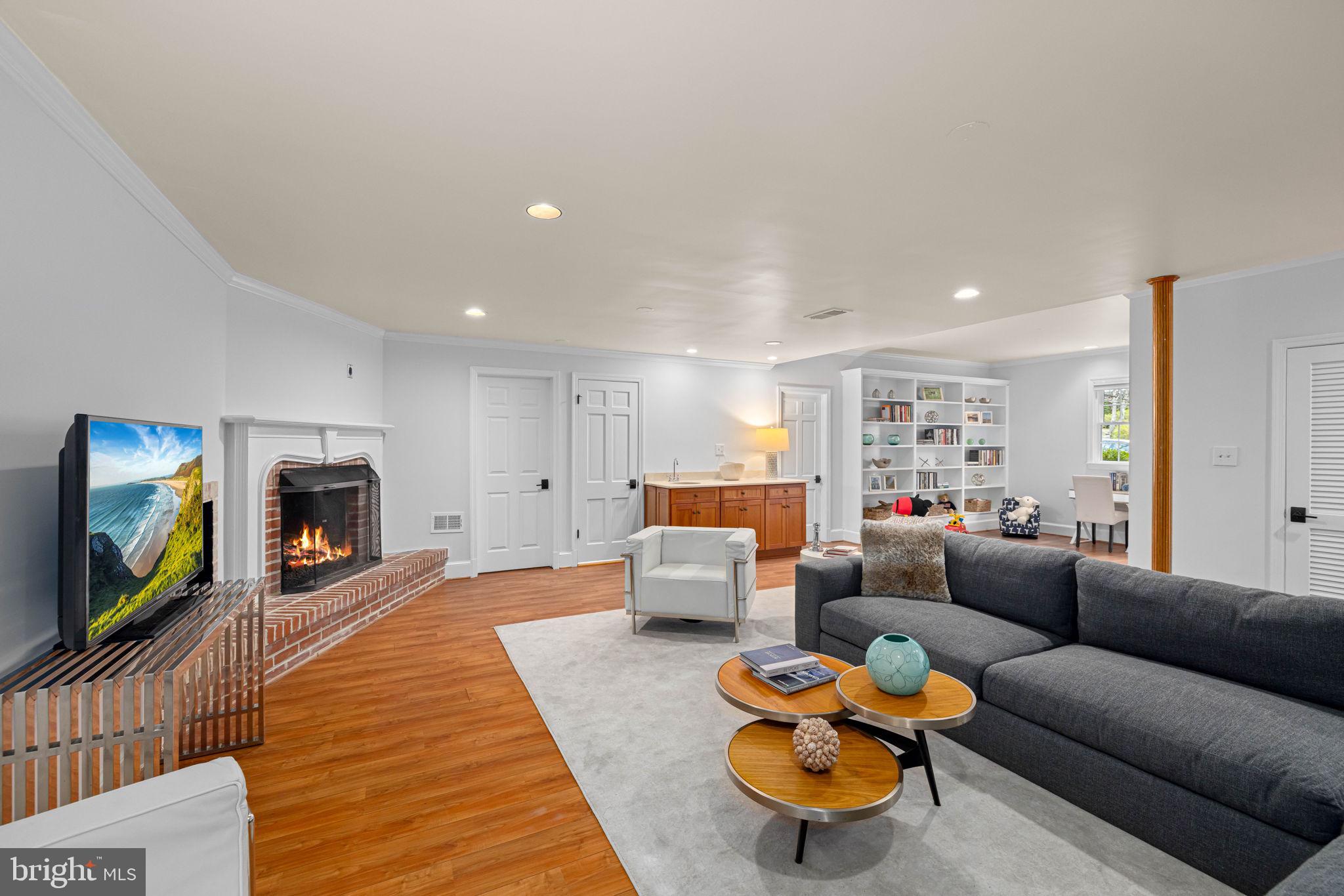 FOREST HILLS - Residential