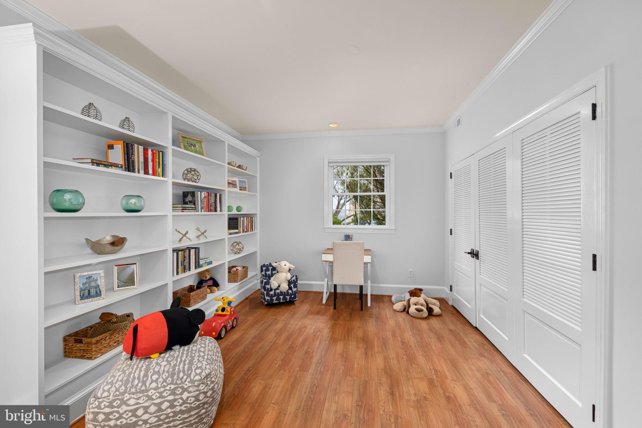 FOREST HILLS - Residential