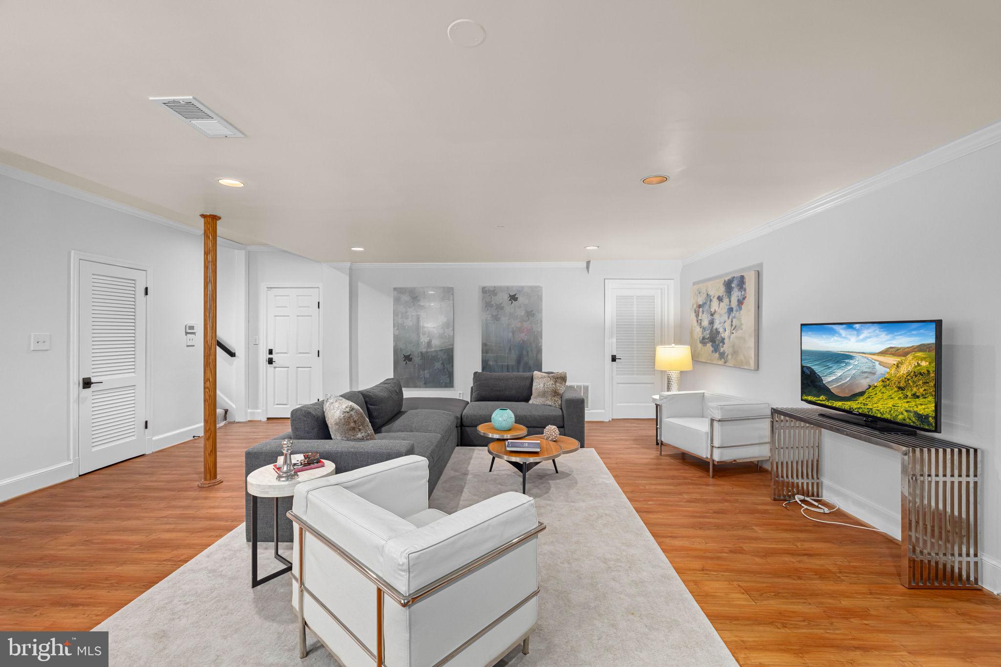 FOREST HILLS - Residential