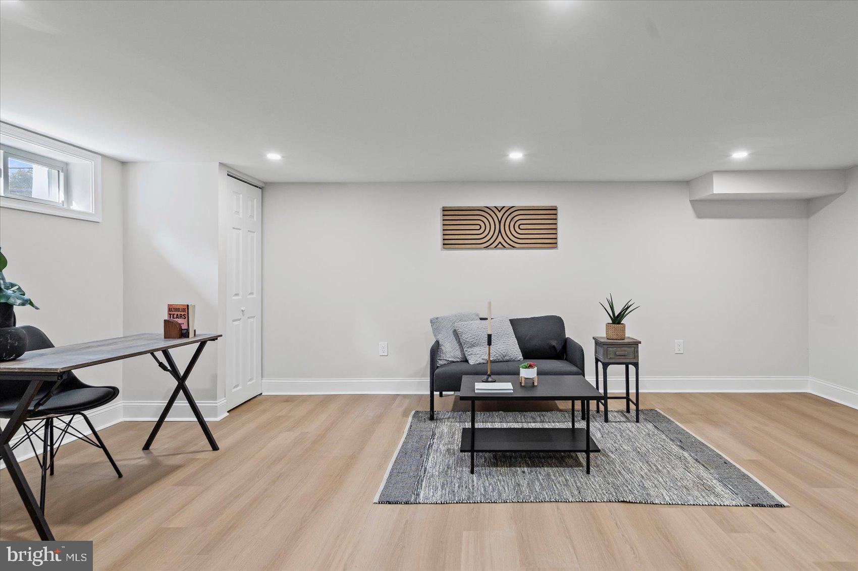 WILLIAMSBURG - Residential