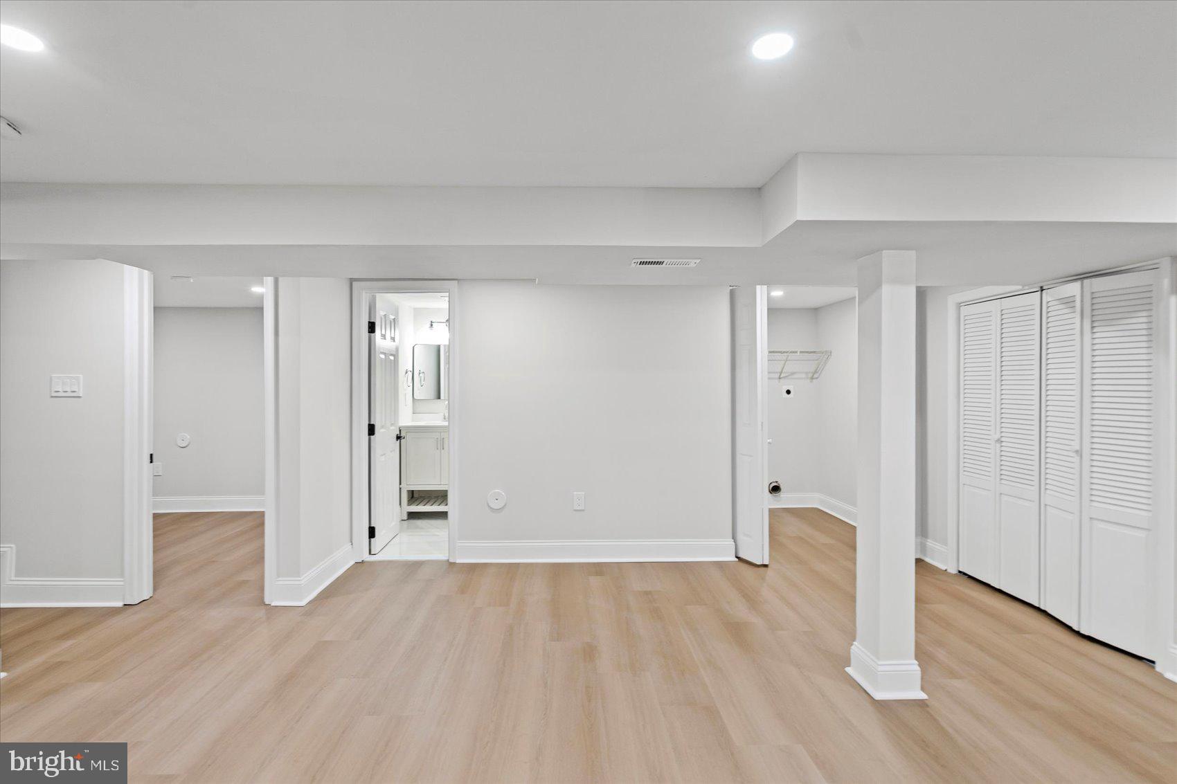 WILLIAMSBURG - Residential