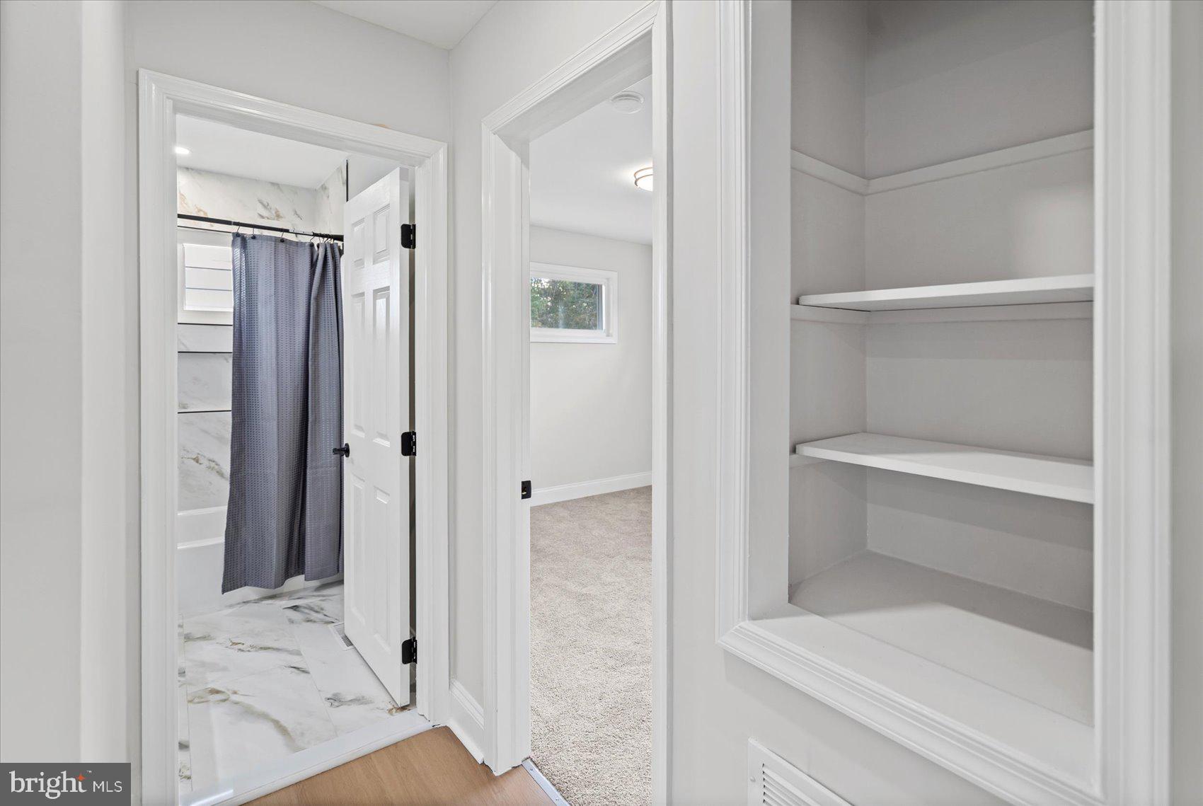 WILLIAMSBURG - Residential