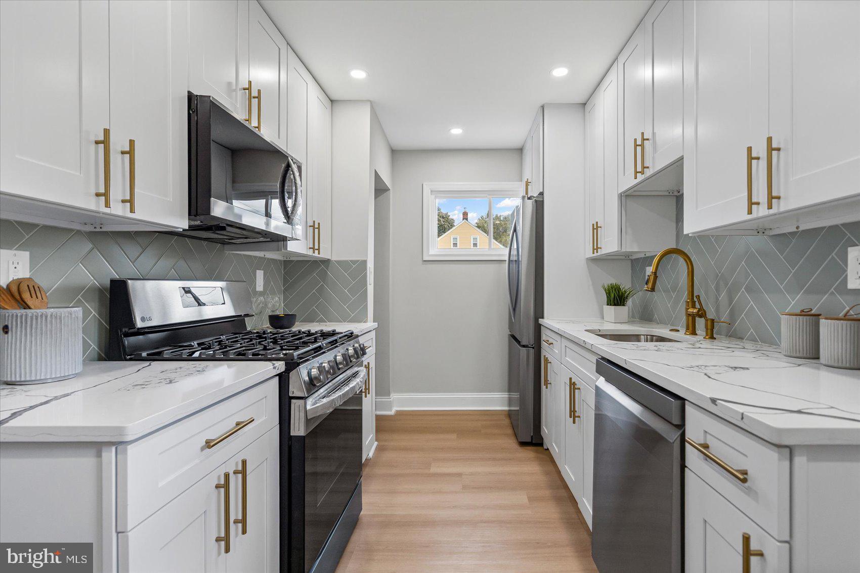 WILLIAMSBURG - Residential