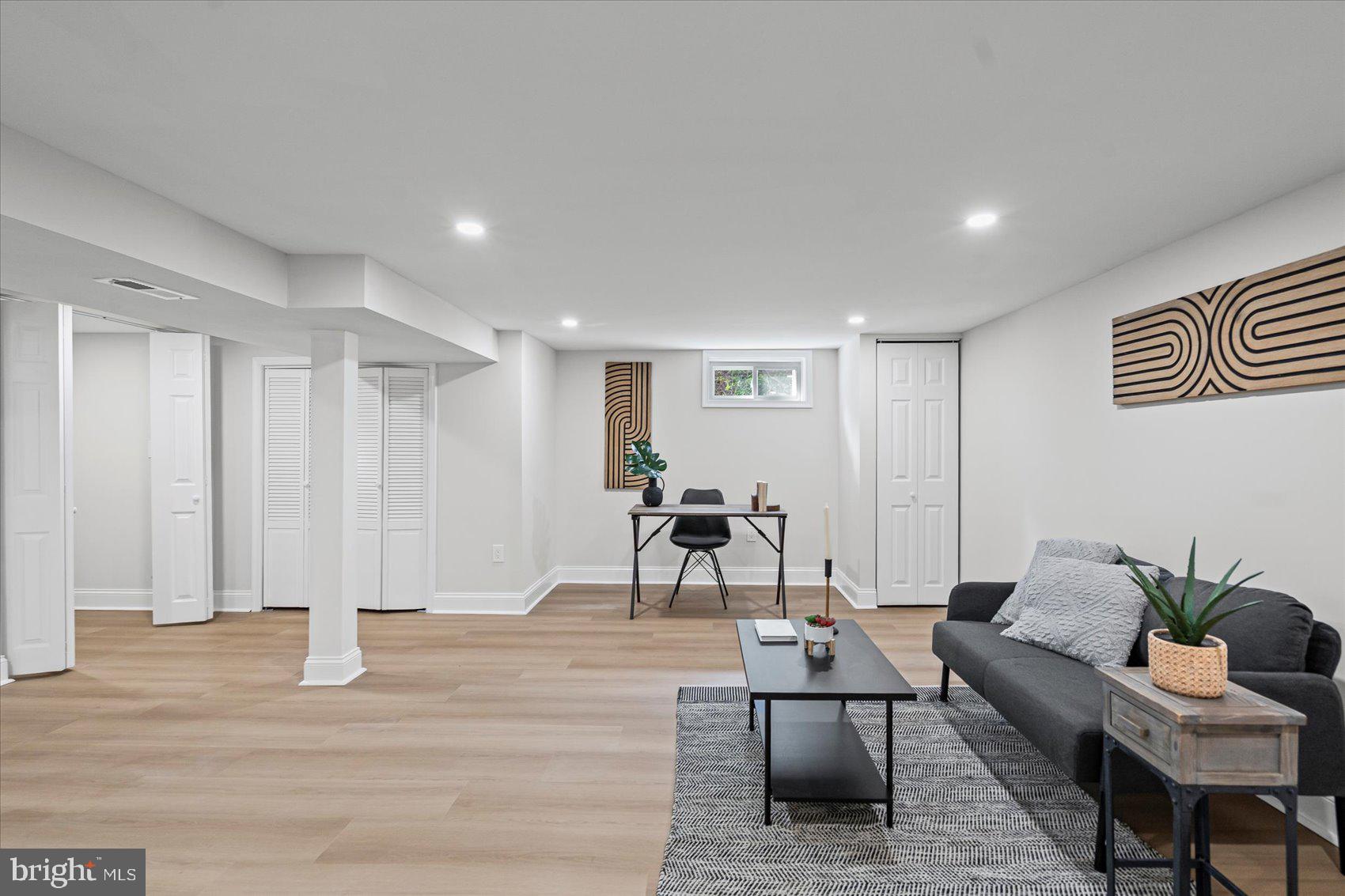 WILLIAMSBURG - Residential