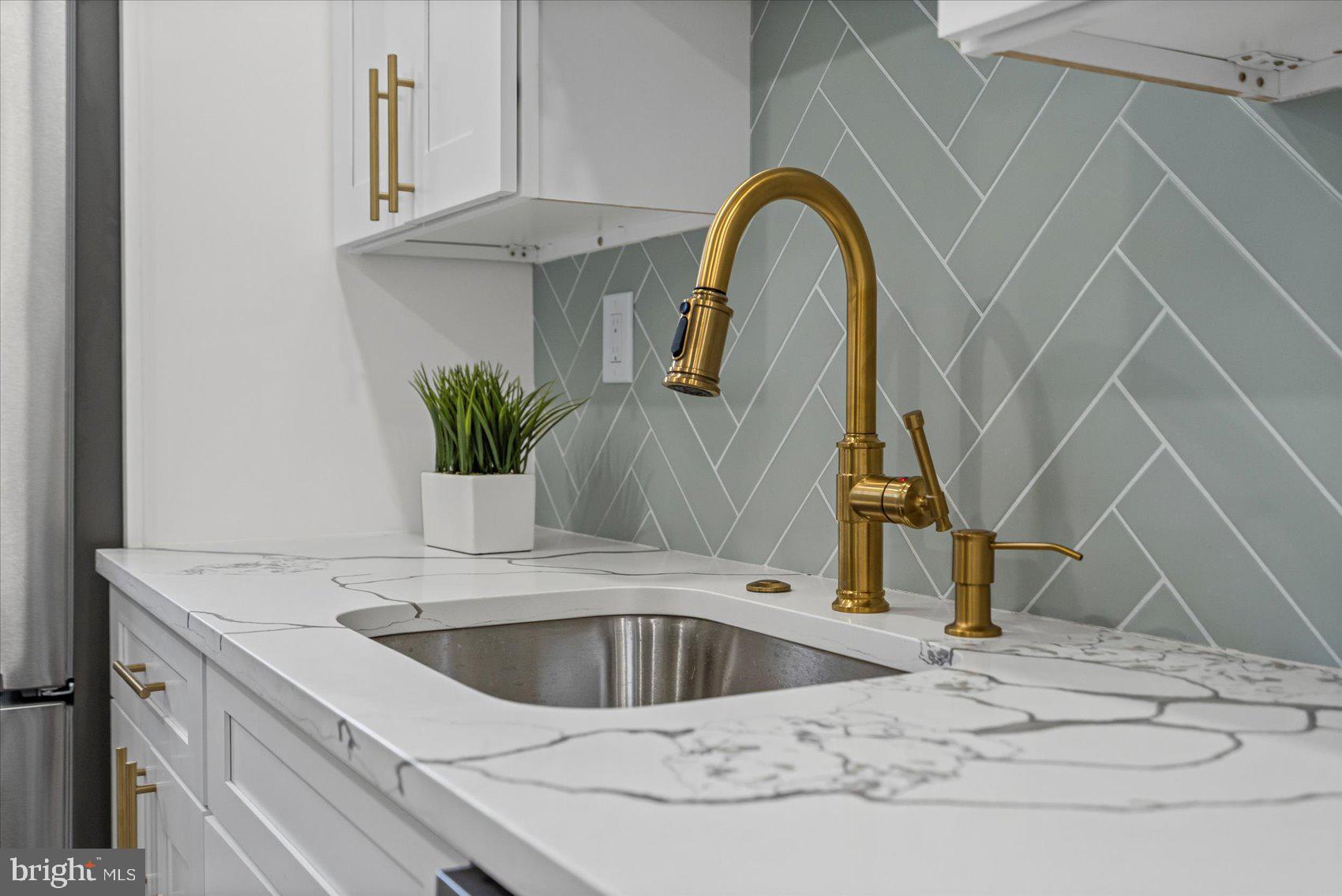 WILLIAMSBURG - Residential