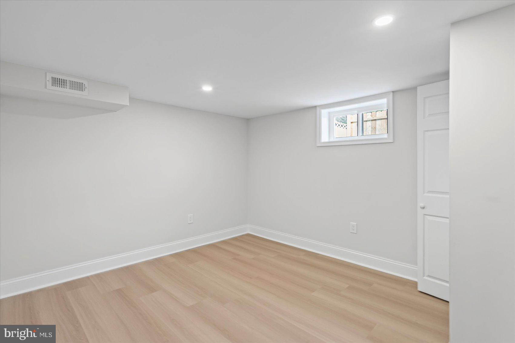 WILLIAMSBURG - Residential
