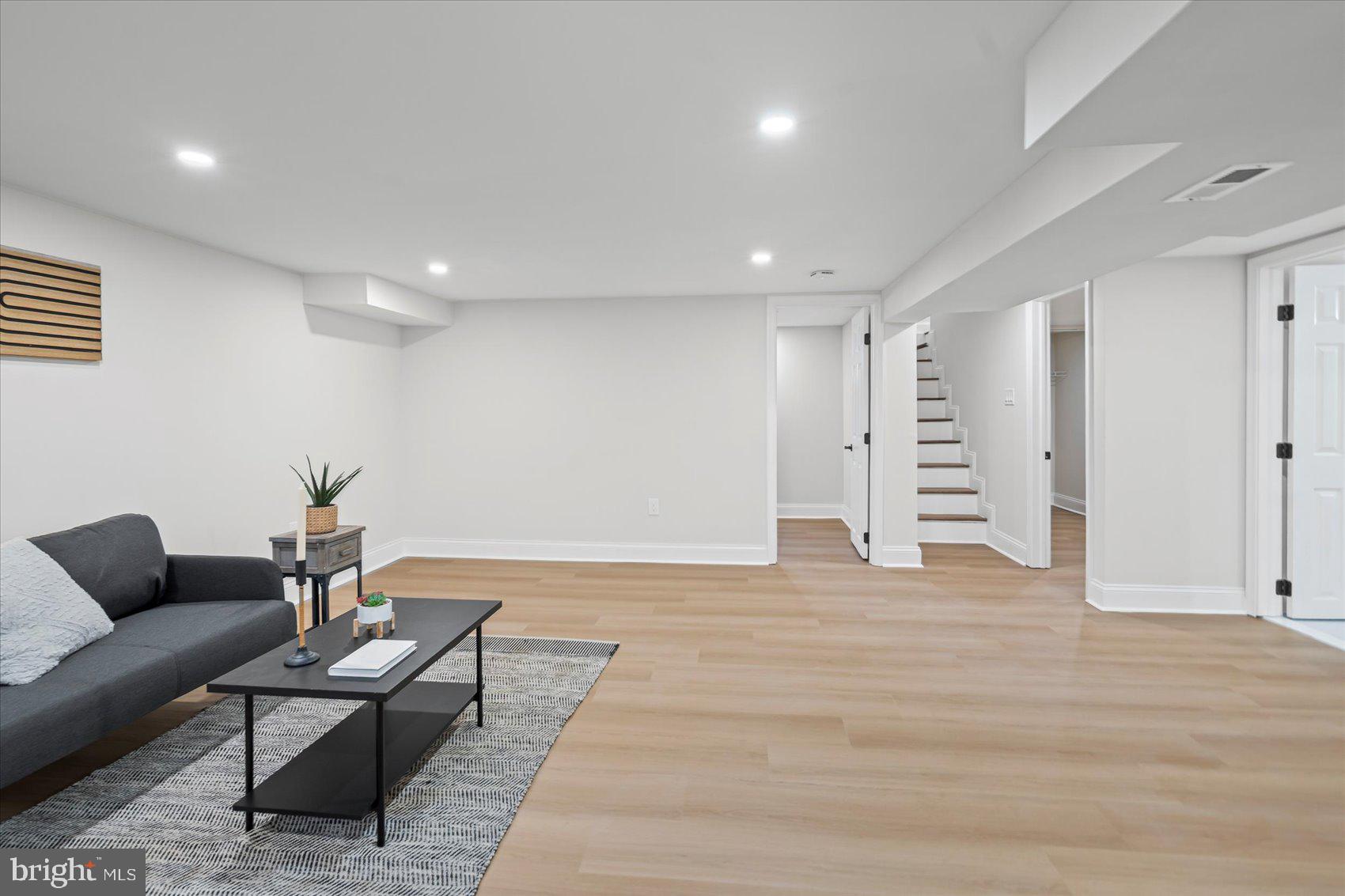 WILLIAMSBURG - Residential