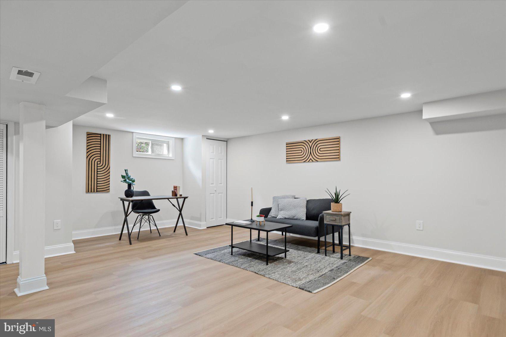 WILLIAMSBURG - Residential