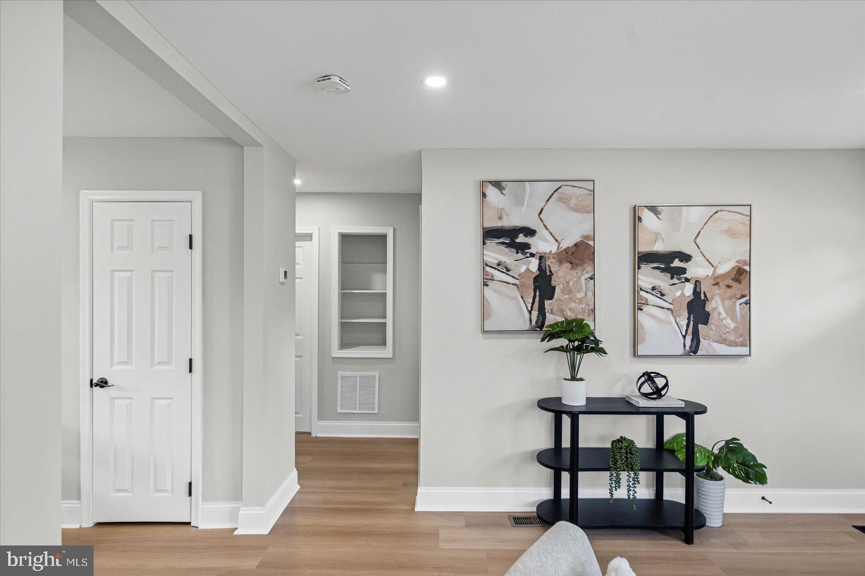WILLIAMSBURG - Residential