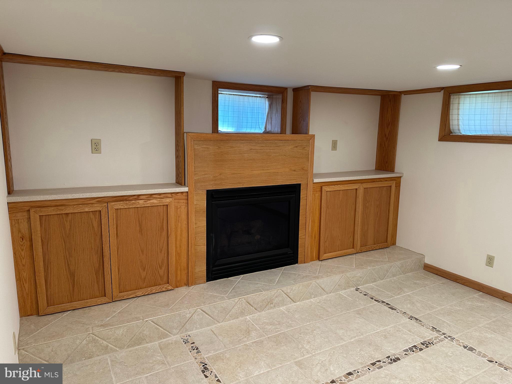 KENSINGTON HEIGHTS - Residential