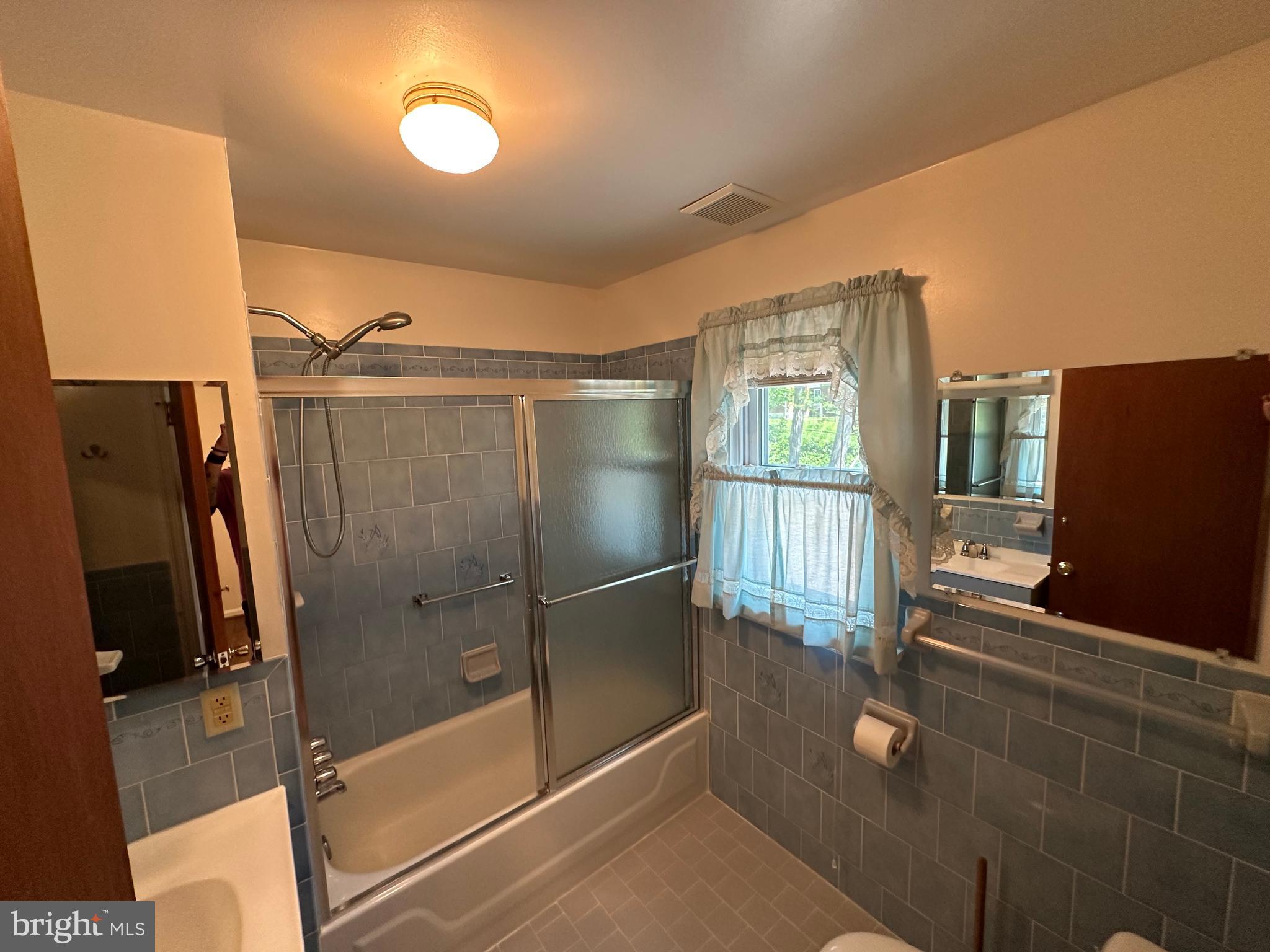 KENSINGTON HEIGHTS - Residential