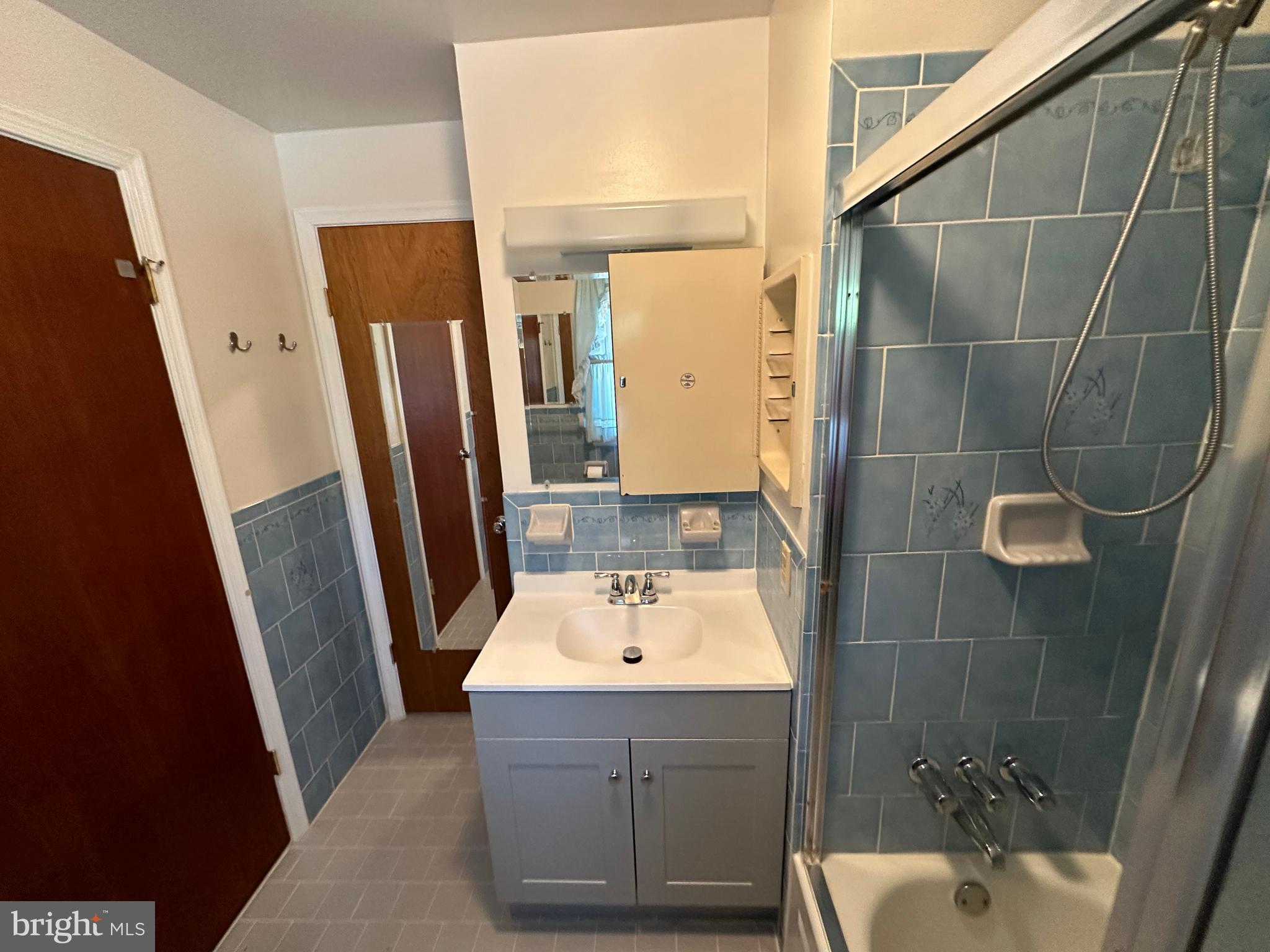 KENSINGTON HEIGHTS - Residential