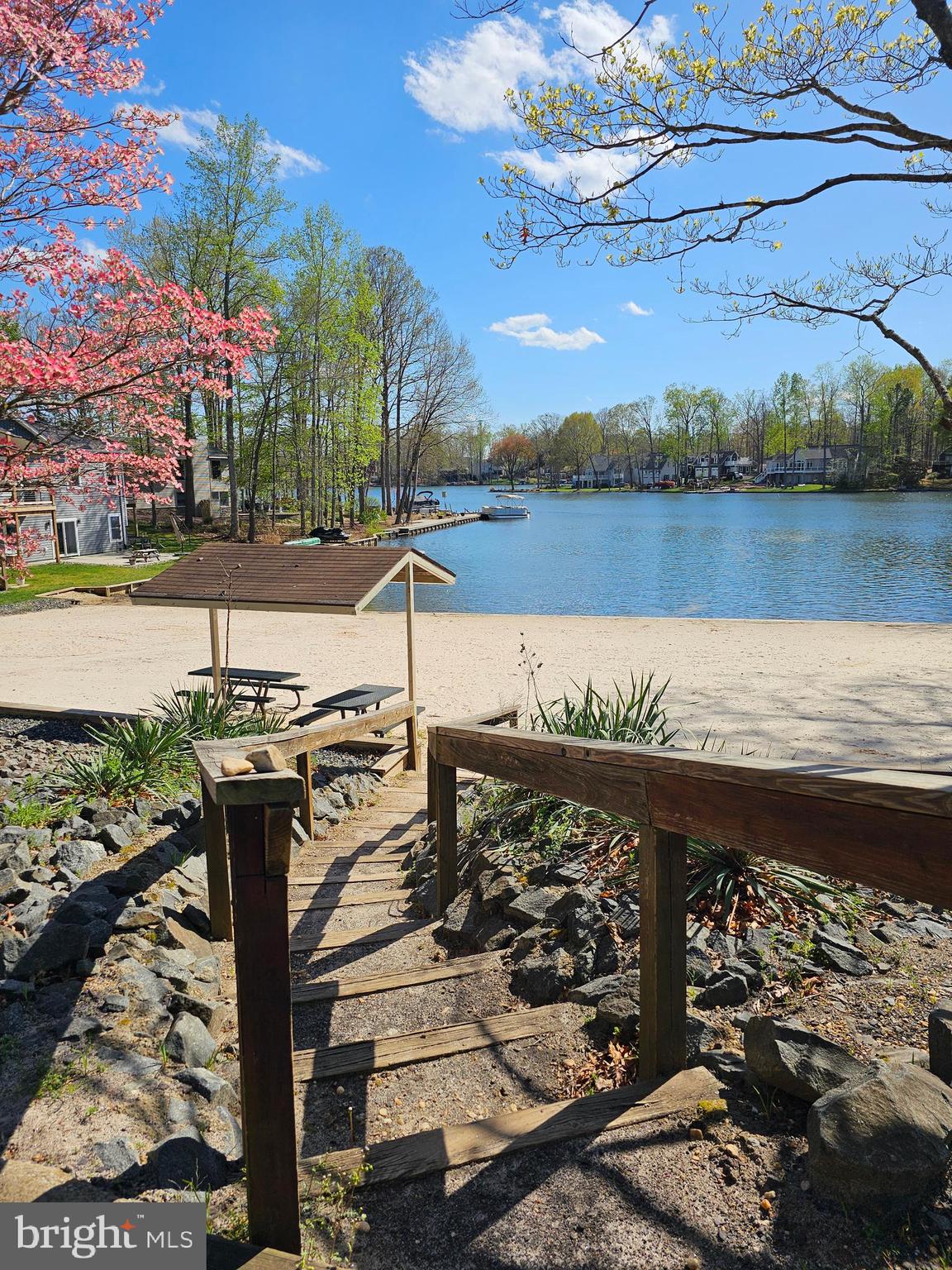 LAKE OF THE WOODS - Residential Lease