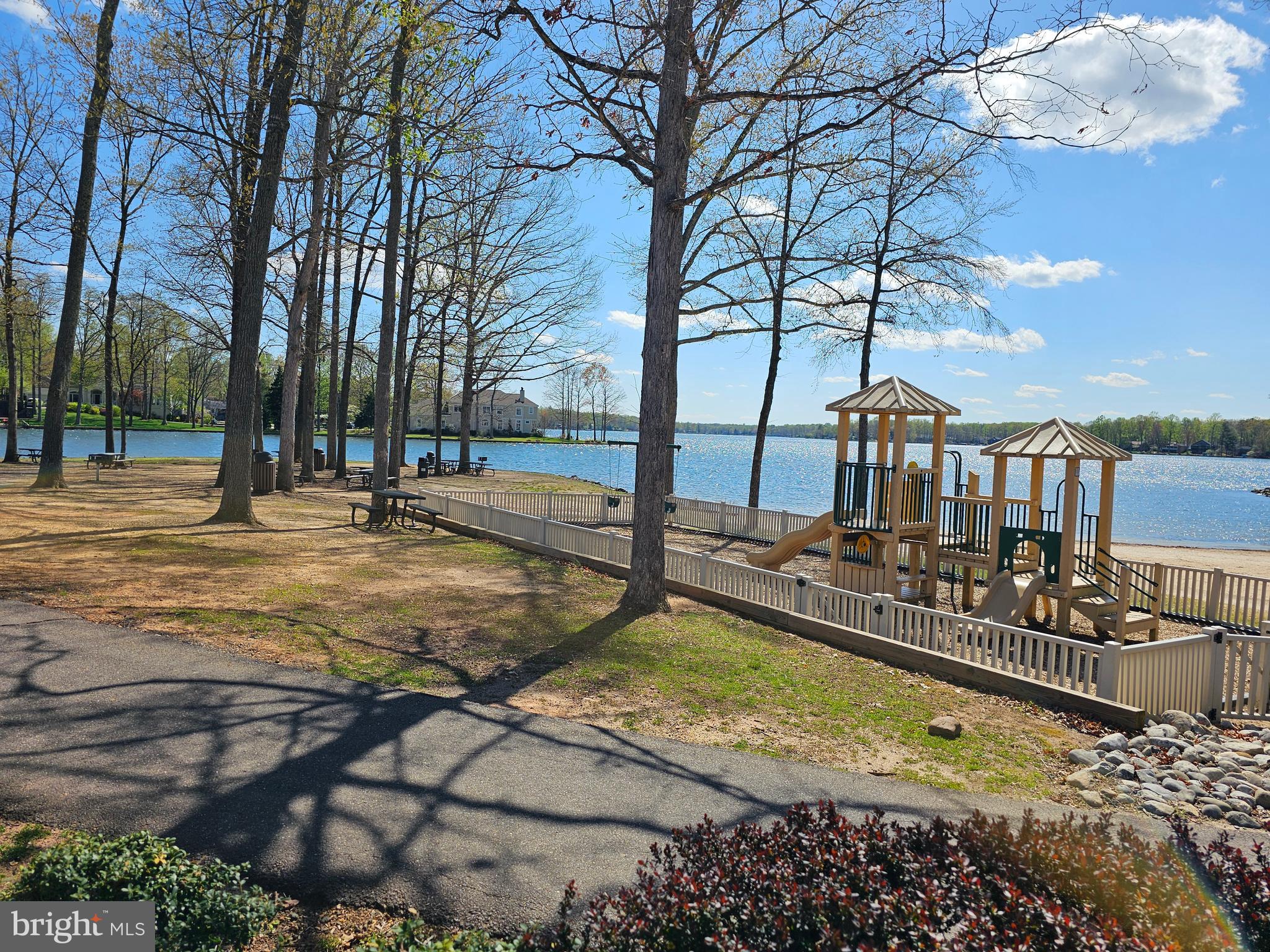 LAKE OF THE WOODS - Residential Lease