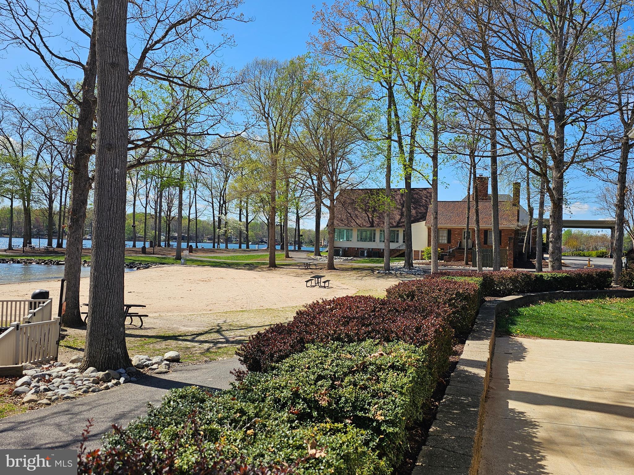 LAKE OF THE WOODS - Residential Lease