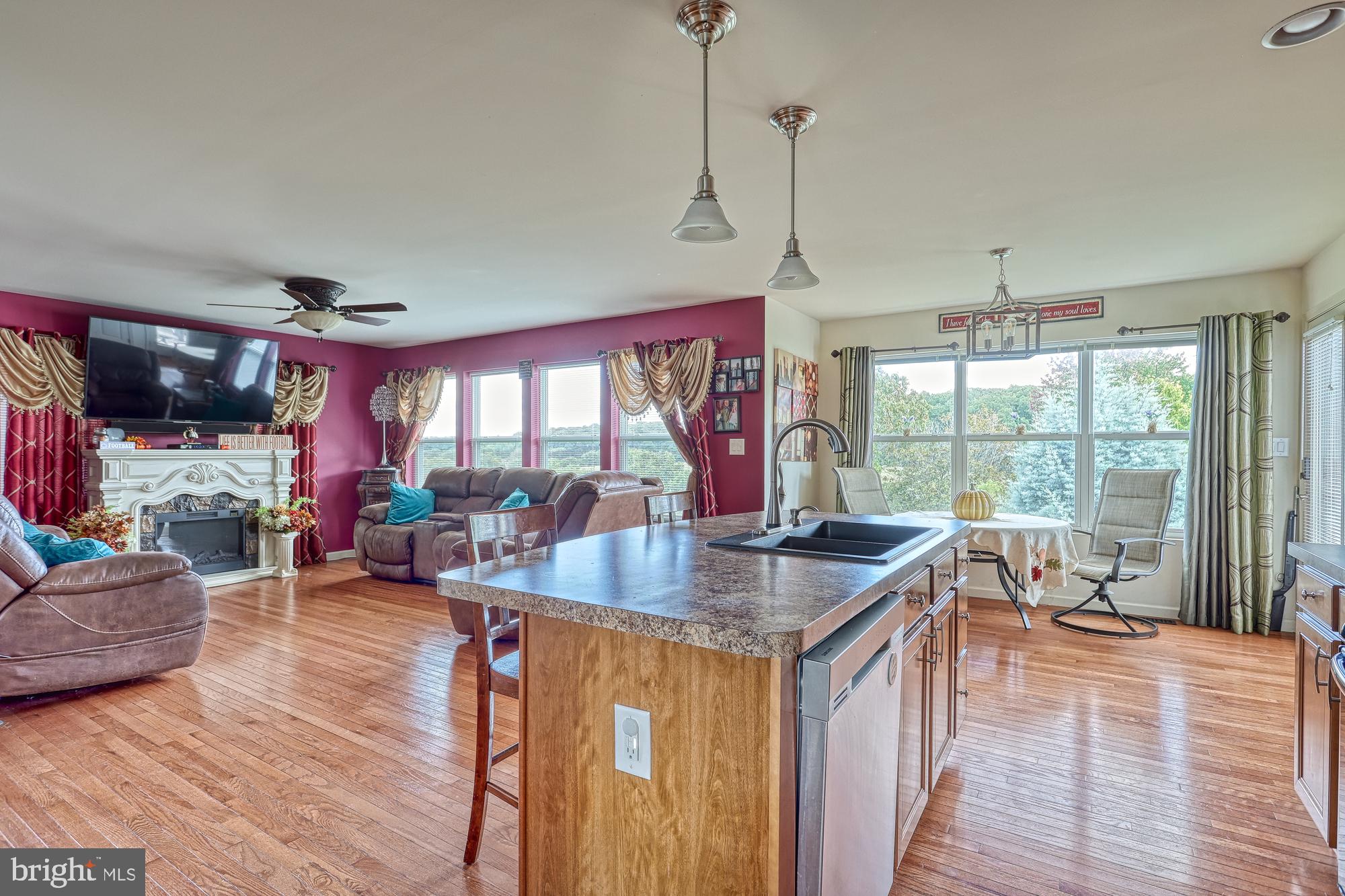 LAUREL VISTAS - Residential