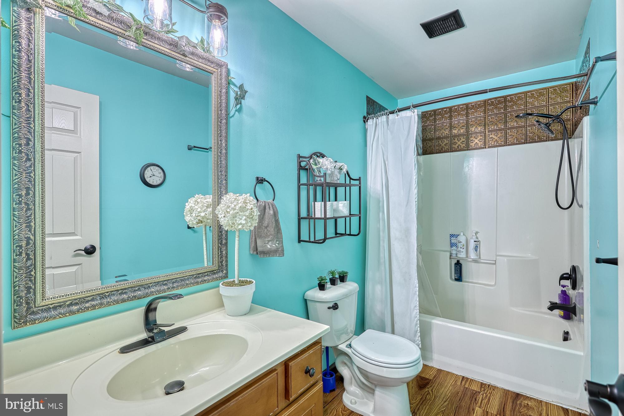 LAUREL VISTAS - Residential