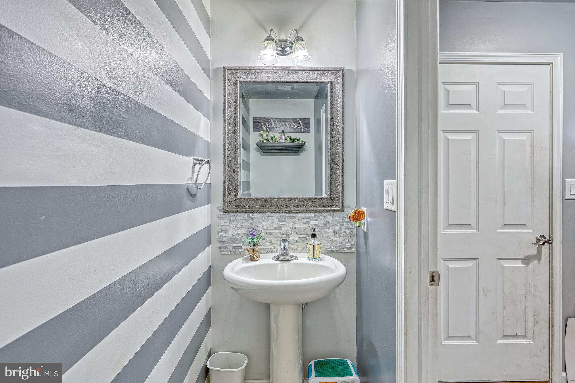 LAUREL VISTAS - Residential