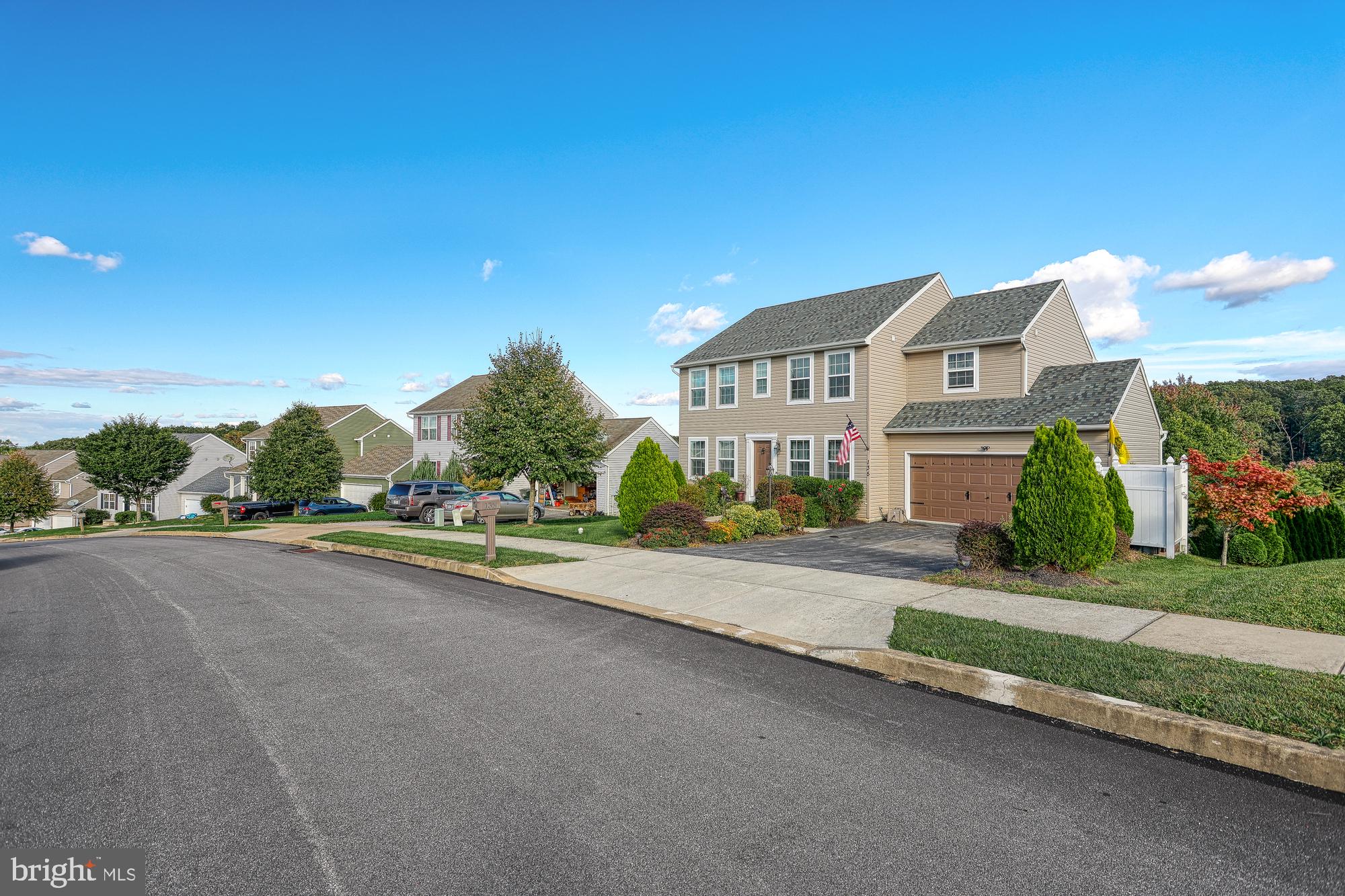 LAUREL VISTAS - Residential