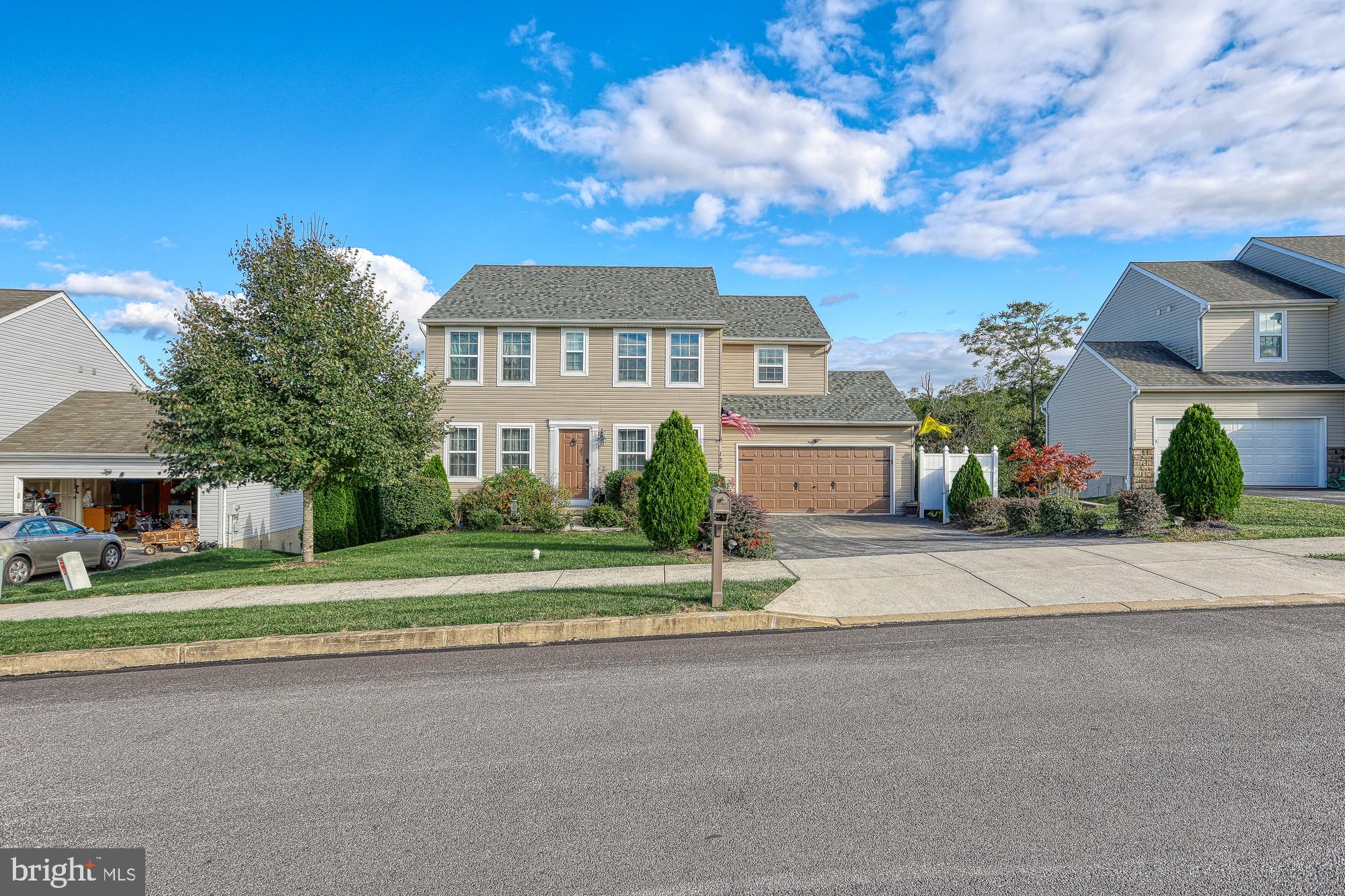 LAUREL VISTAS - Residential