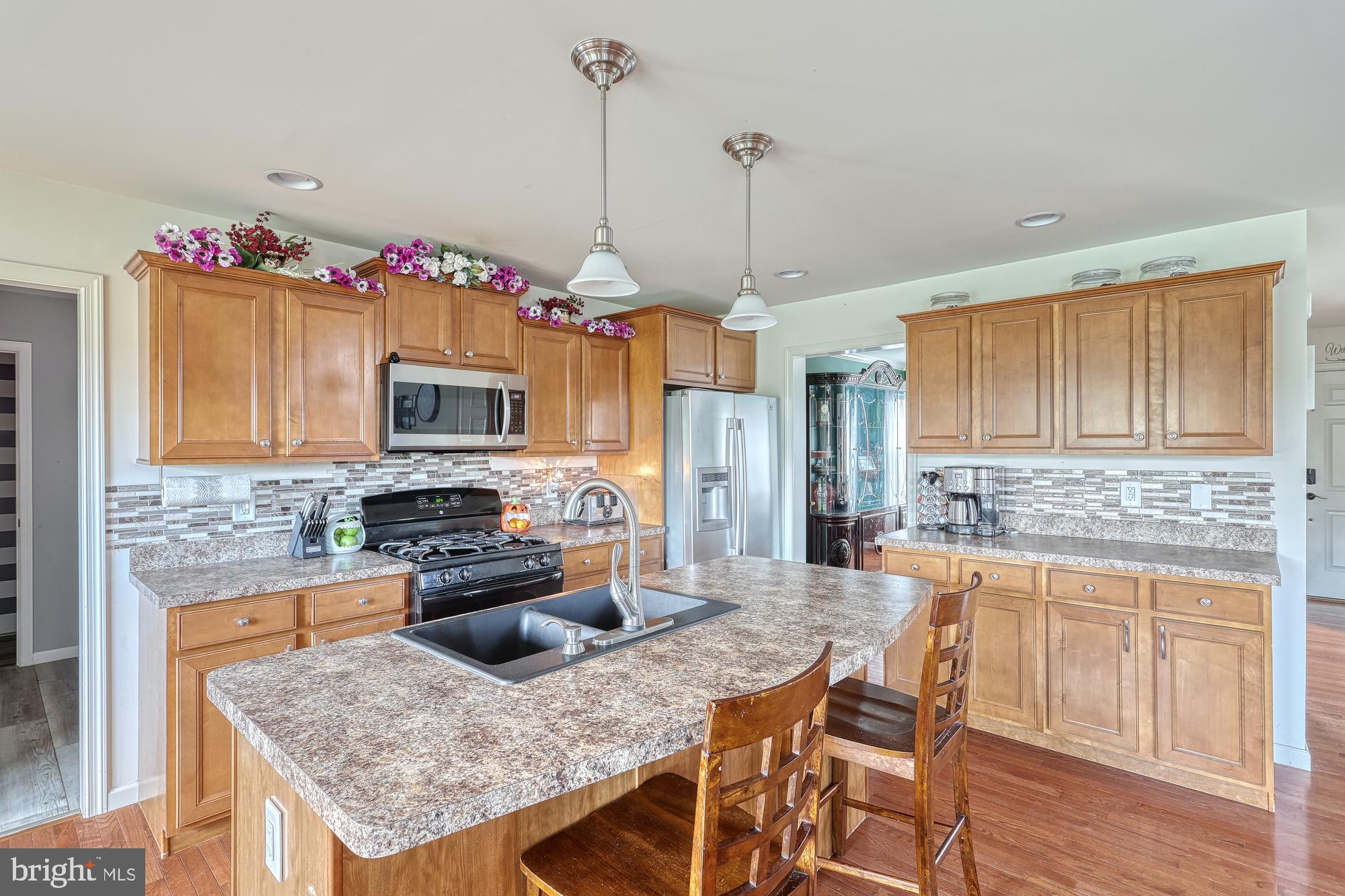 LAUREL VISTAS - Residential