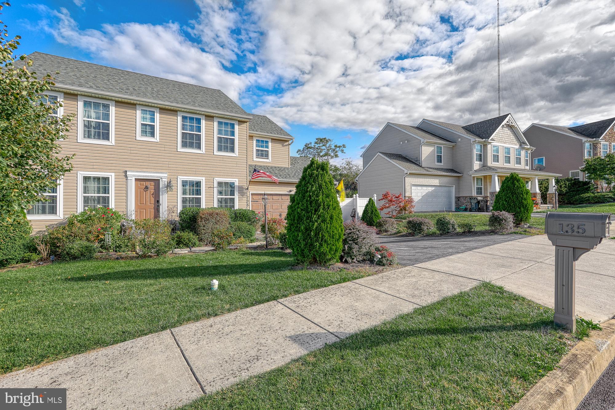 LAUREL VISTAS - Residential