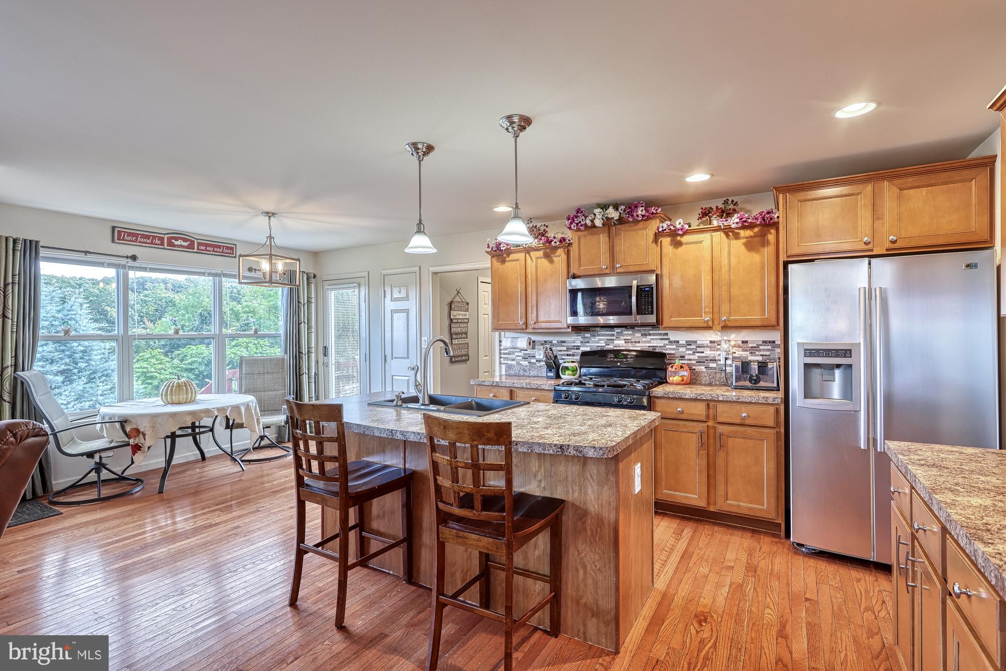 LAUREL VISTAS - Residential