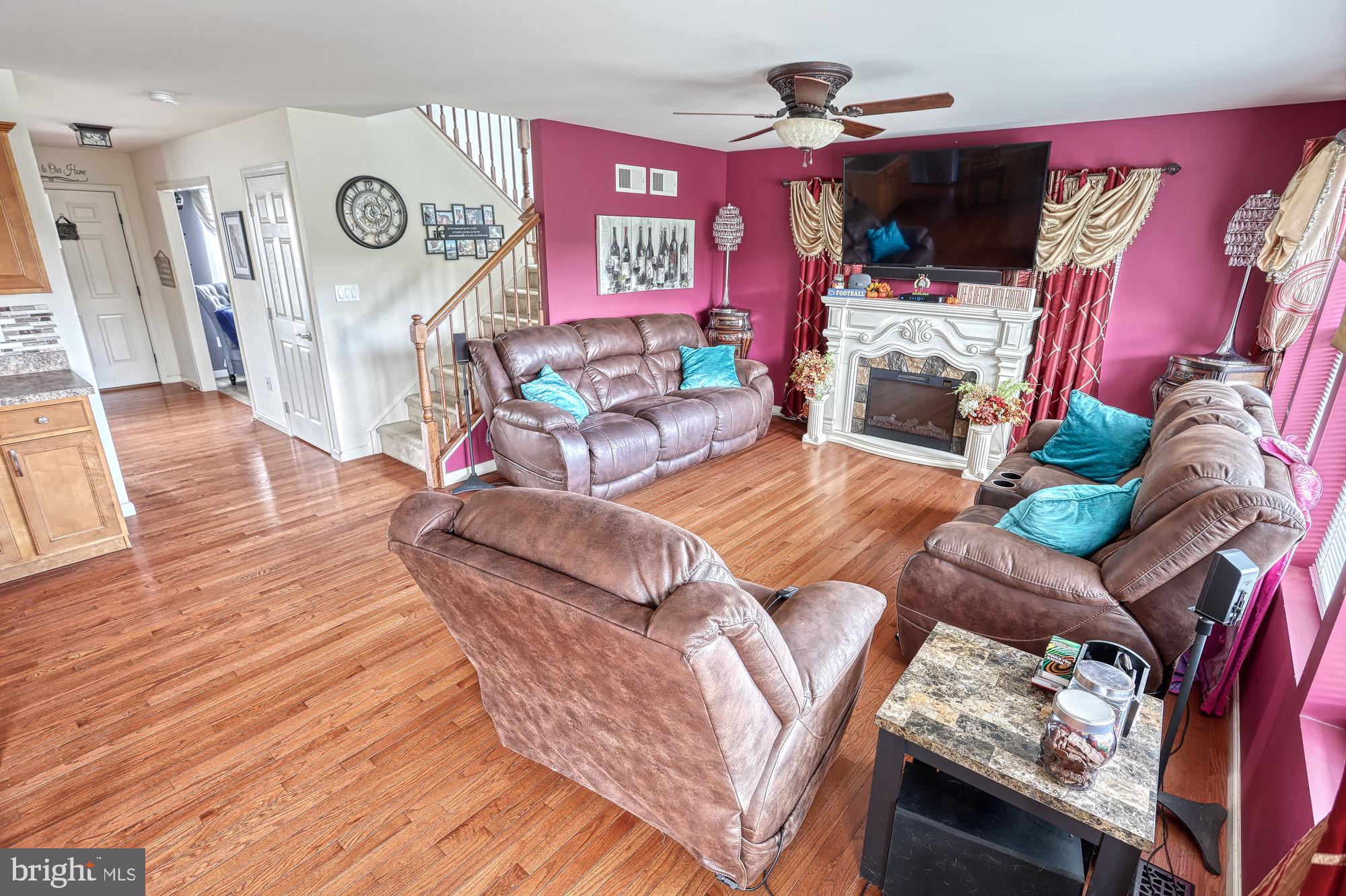 LAUREL VISTAS - Residential